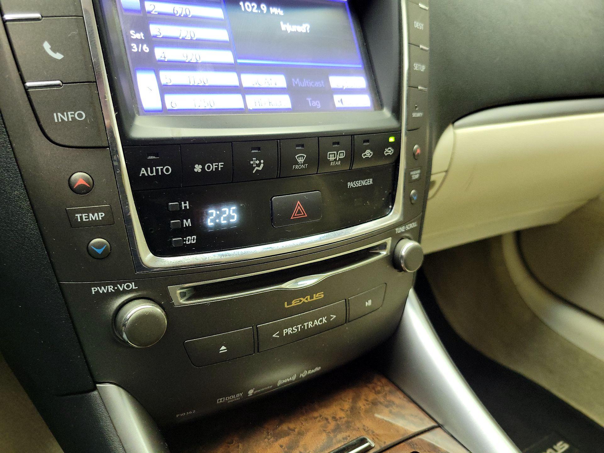 Thumbnail: 2015 Lexus IS - 15