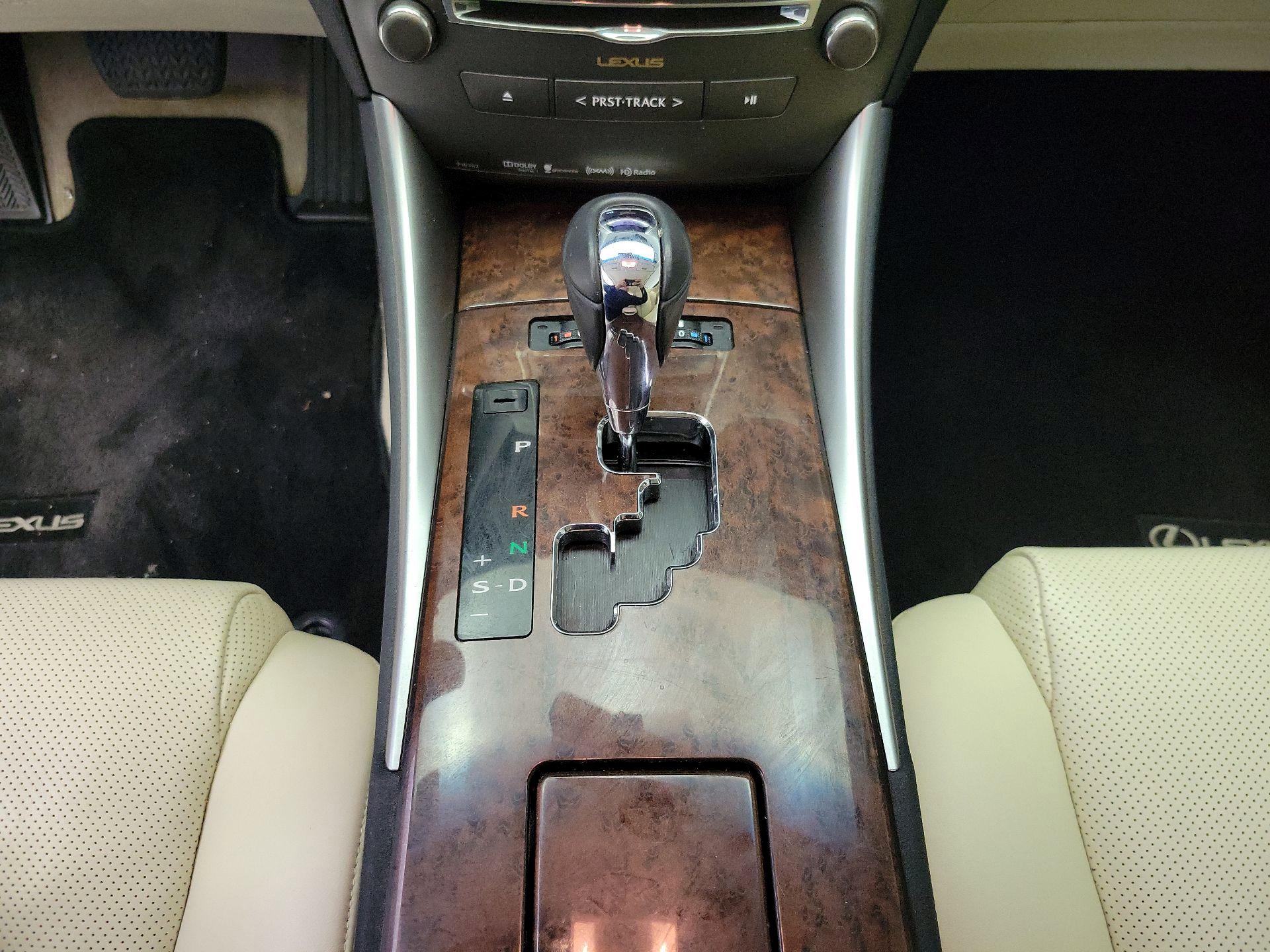 Thumbnail: 2015 Lexus IS - 16