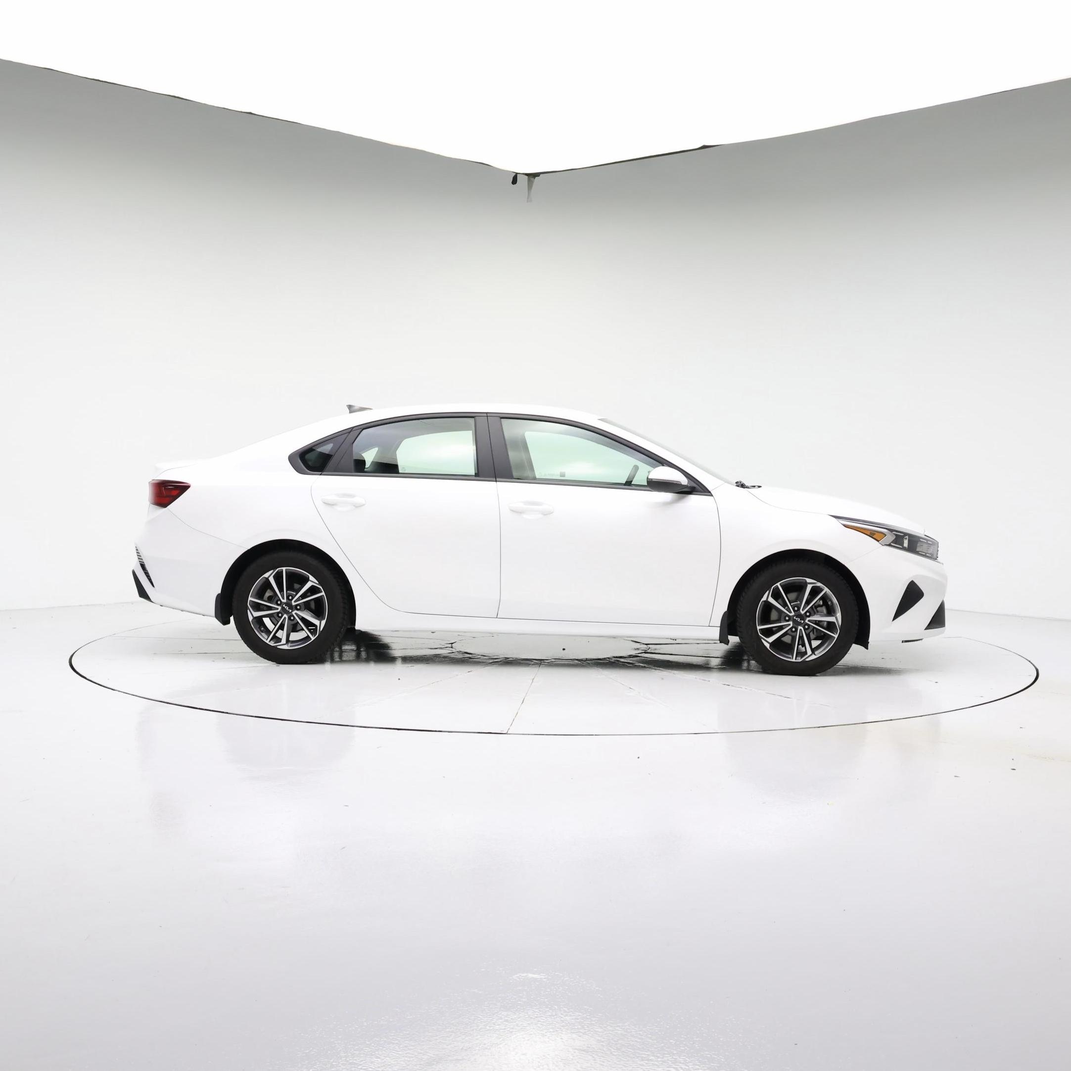 Thumbnail: 2022 Kia Forte - 7