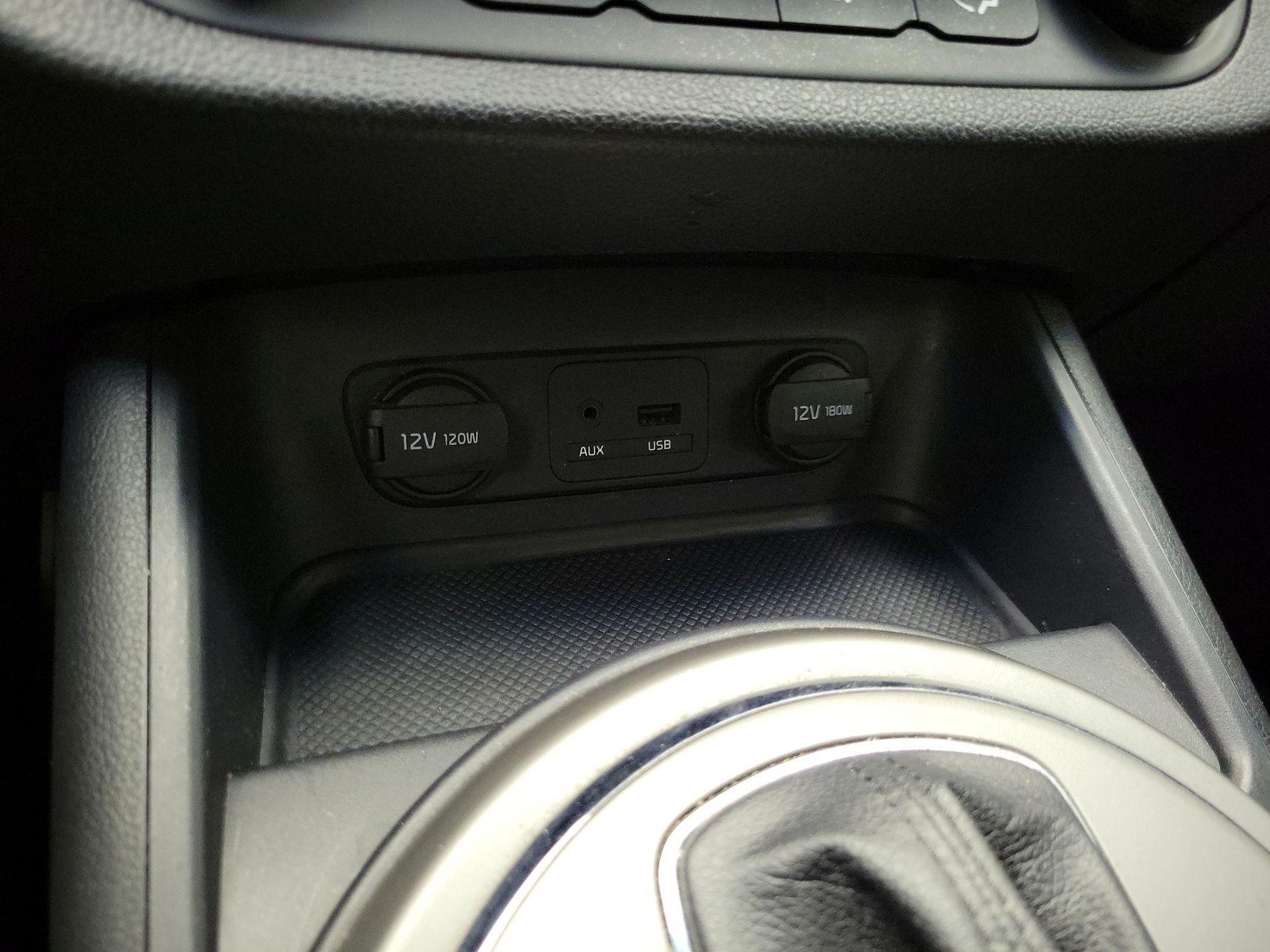 Thumbnail: 2014 Kia Sportage - 17