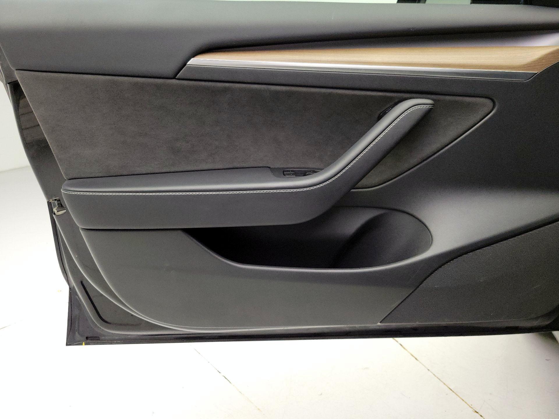 Thumbnail: 2022 Tesla Model 3 - 12