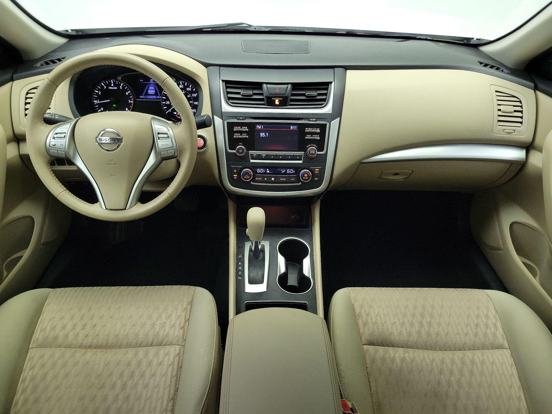 Thumbnail: 2016 Nissan Altima - 9