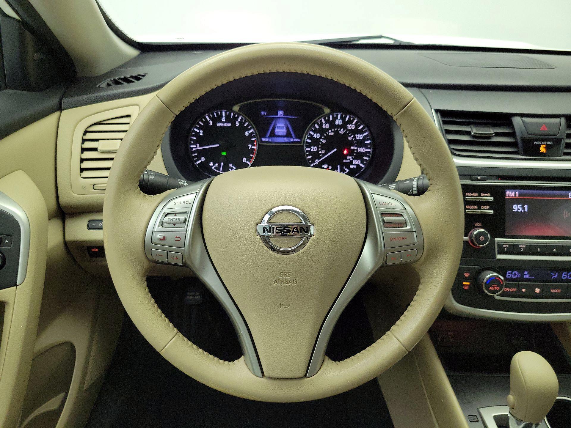 Thumbnail: 2016 Nissan Altima - 10