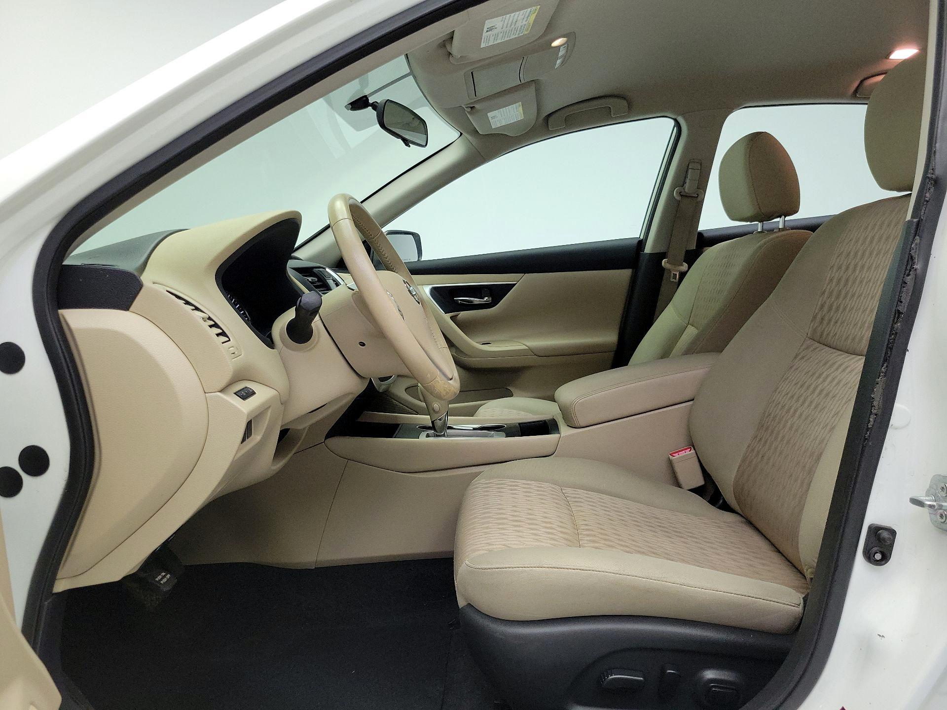 Thumbnail: 2016 Nissan Altima - 11