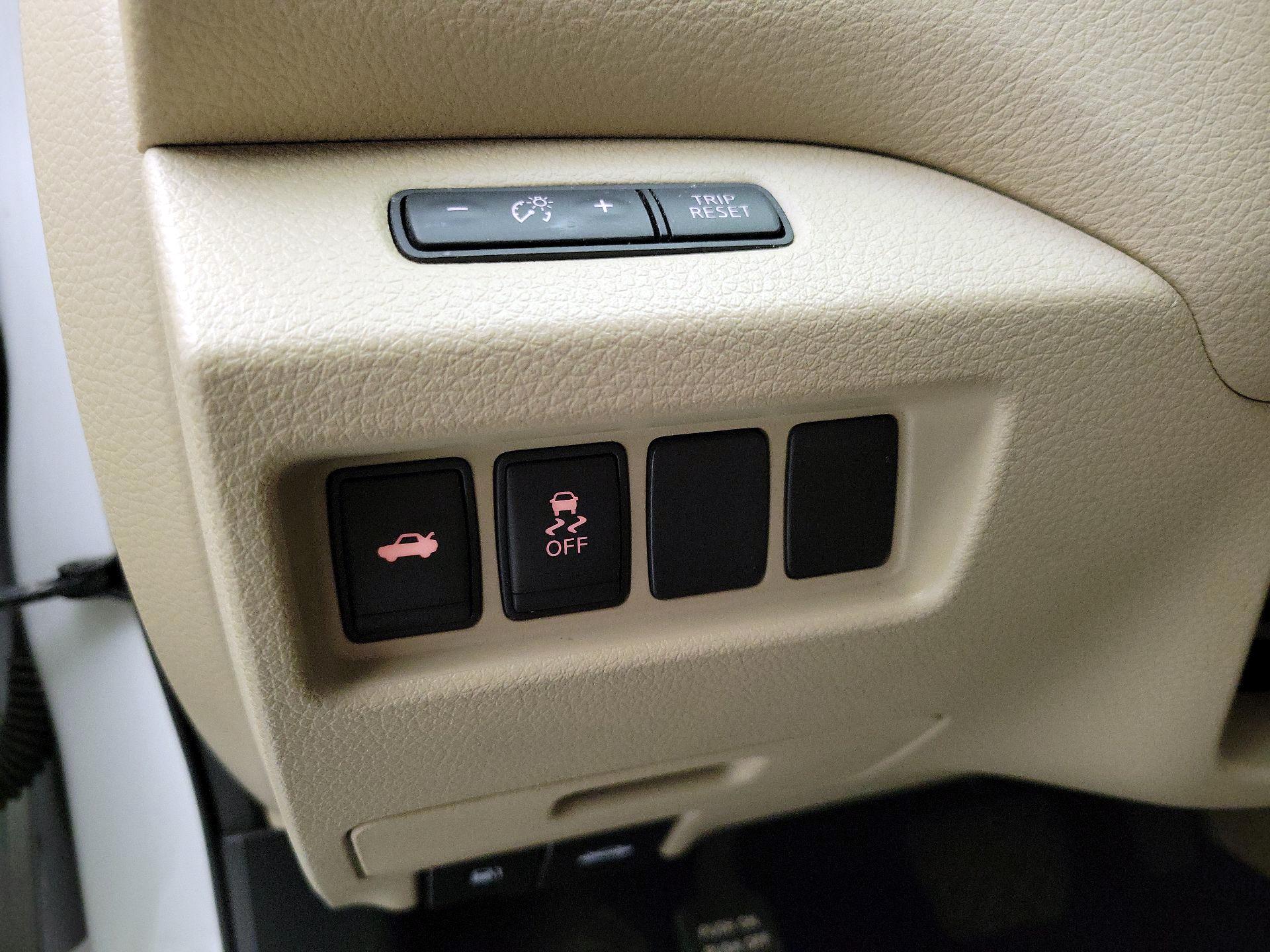 Thumbnail: 2016 Nissan Altima - 13