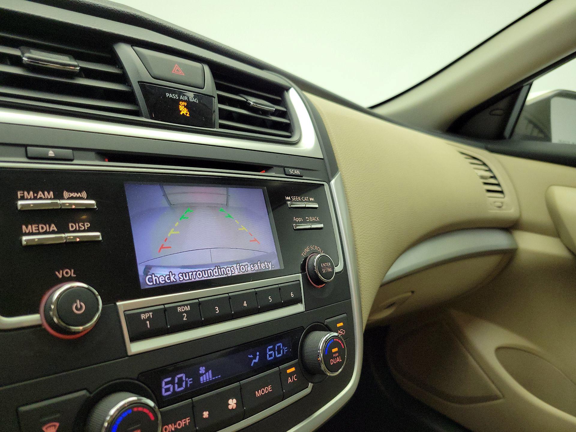 Thumbnail: 2016 Nissan Altima - 14