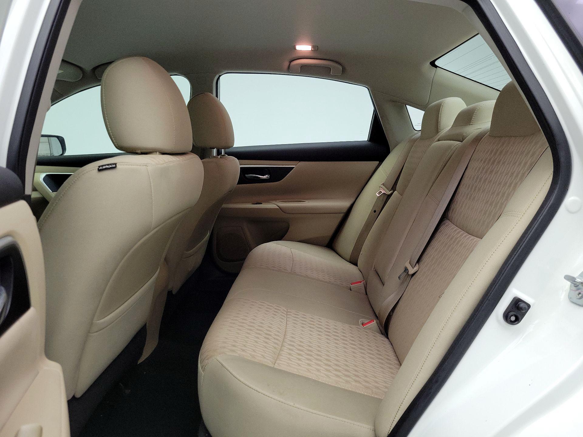 Thumbnail: 2016 Nissan Altima - 19