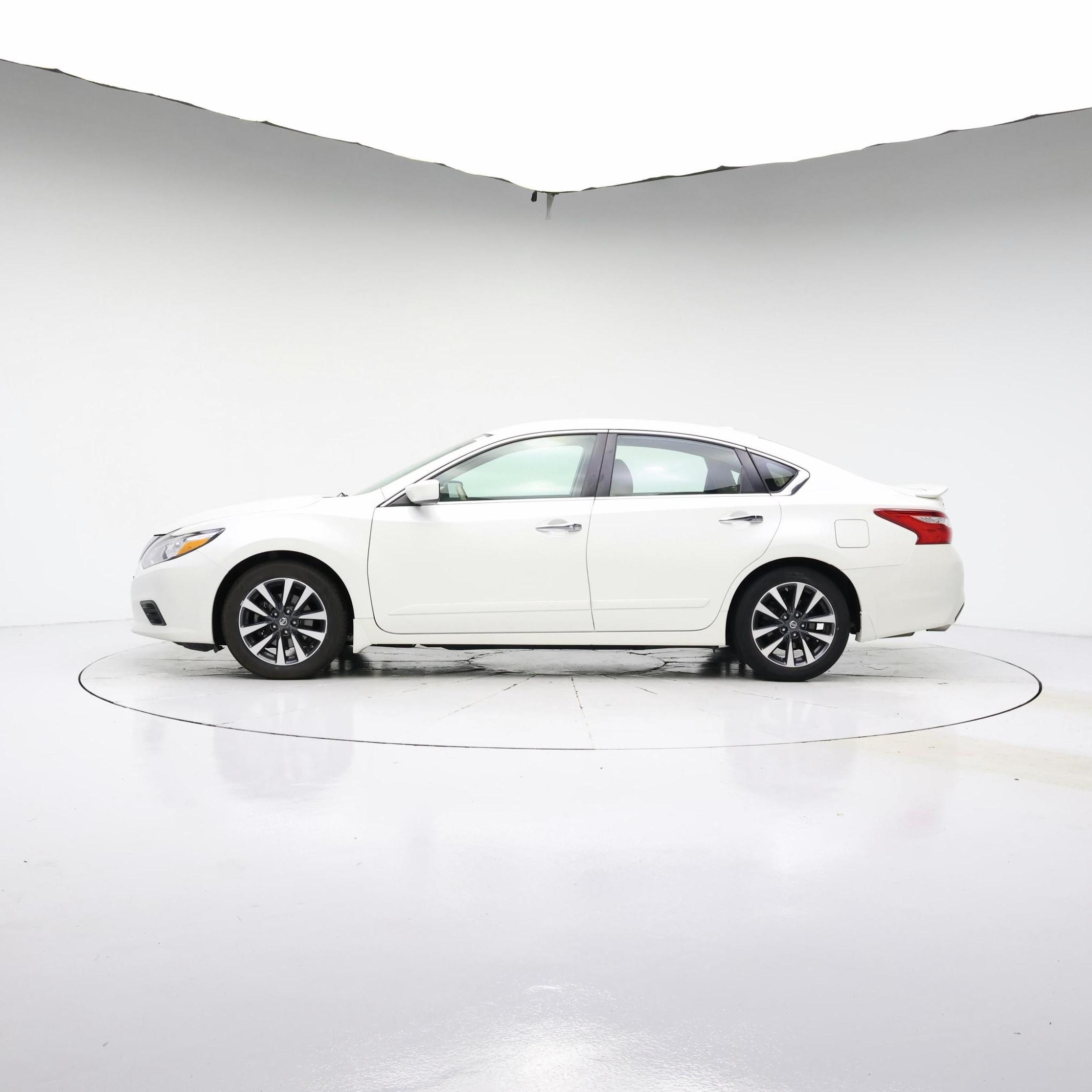 Thumbnail: 2016 Nissan Altima - 3