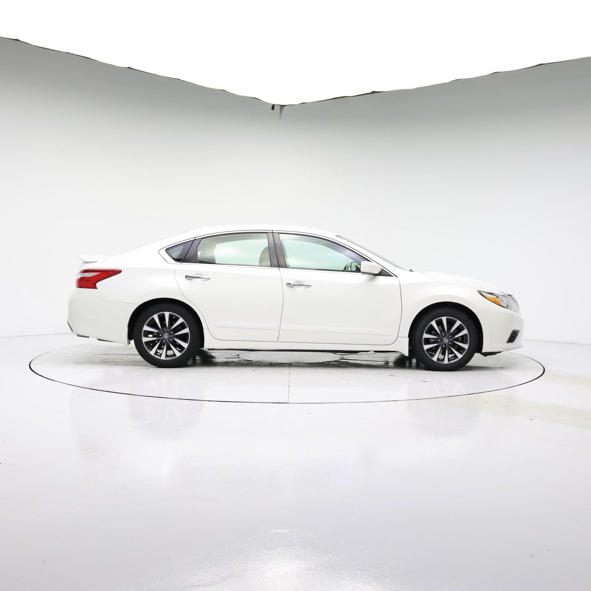 Thumbnail: 2016 Nissan Altima - 7