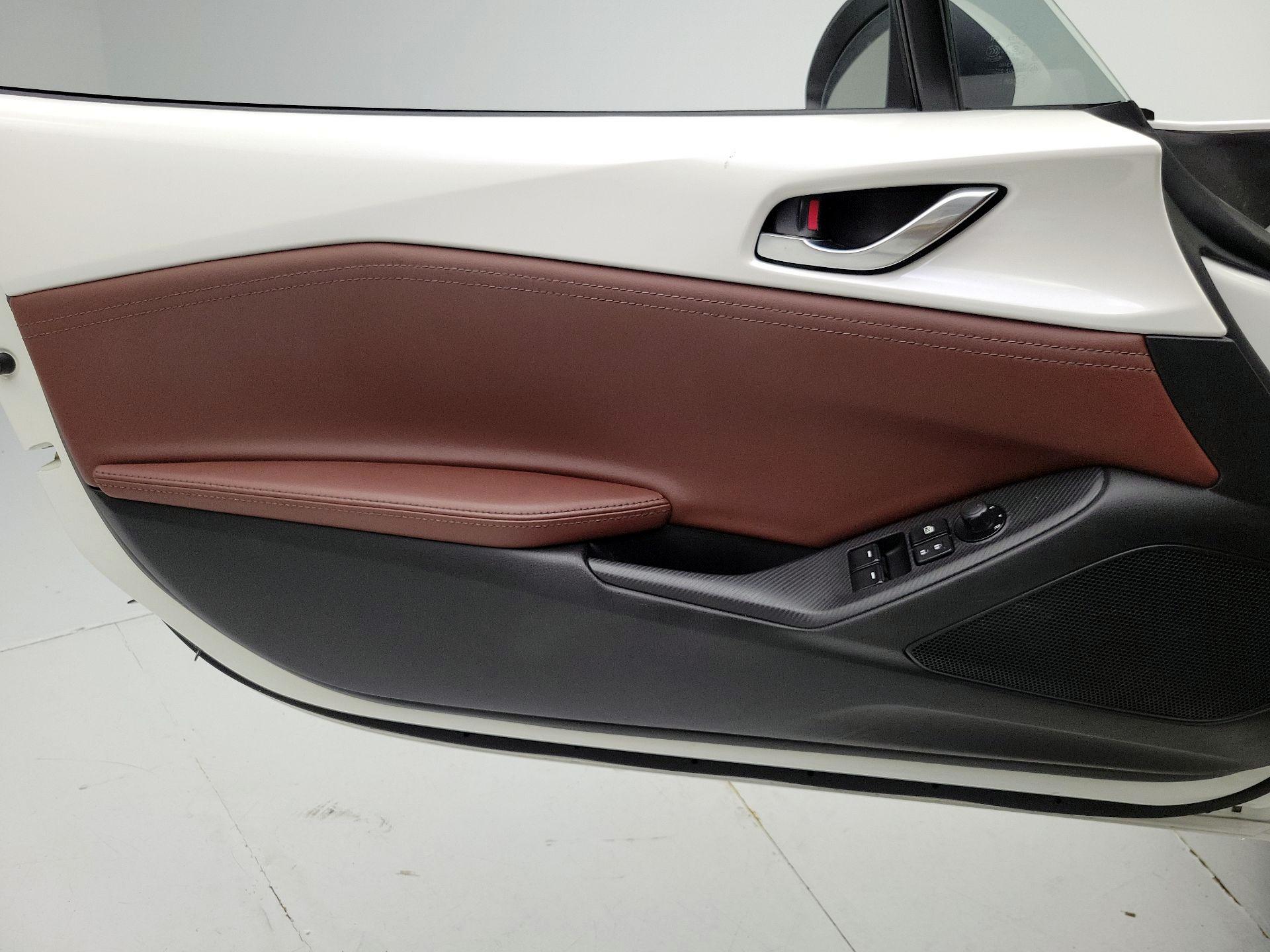 Thumbnail: 2019 Mazda MX-5 Miata - 12