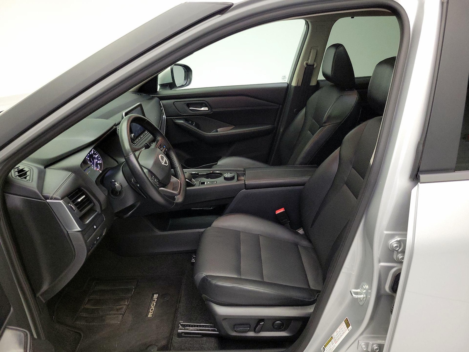 2025 Nissan Rogue SV - Photo 12