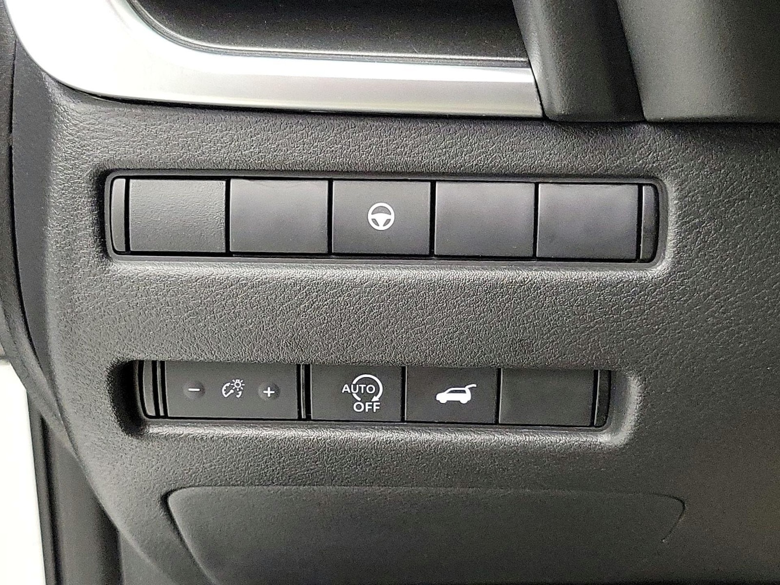 2025 Nissan Rogue SV - Photo 14