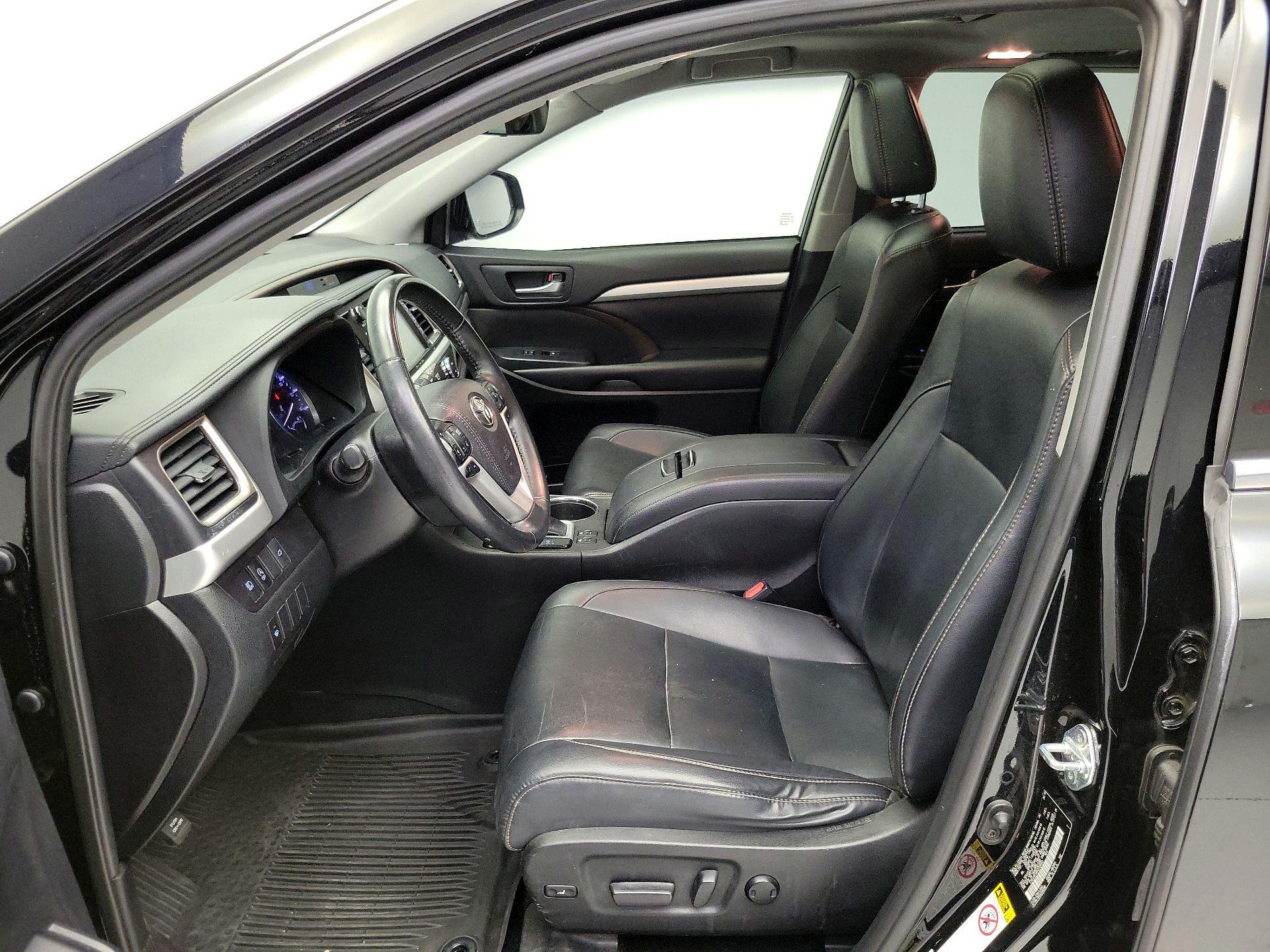 Thumbnail: 2019 Toyota Highlander - 11