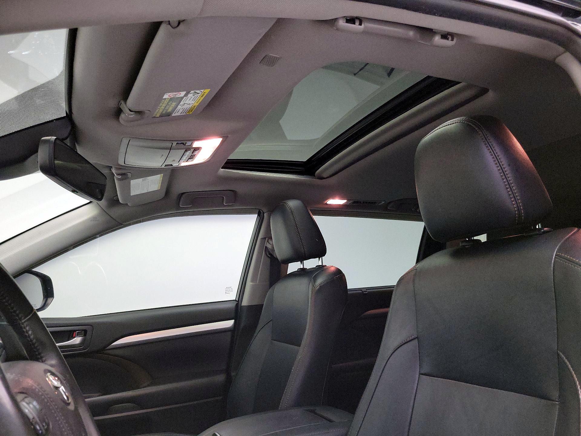 Thumbnail: 2019 Toyota Highlander - 20
