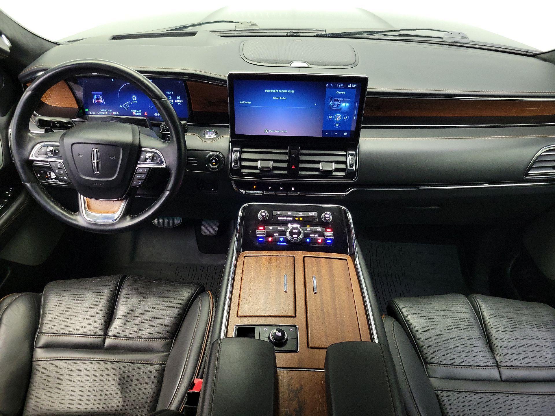 Thumbnail: 2023 Lincoln Navigator L - 9