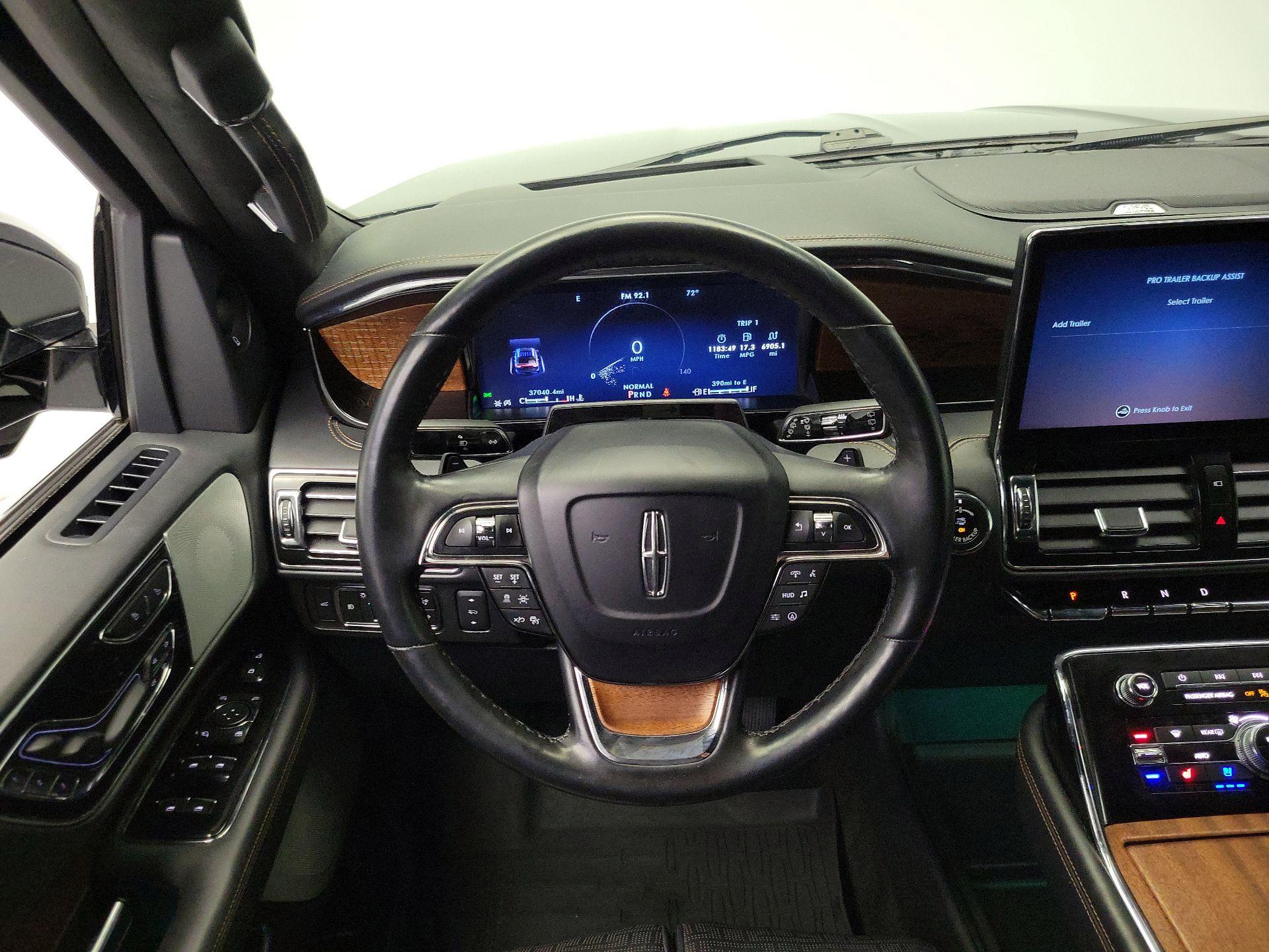 Thumbnail: 2023 Lincoln Navigator L - 10