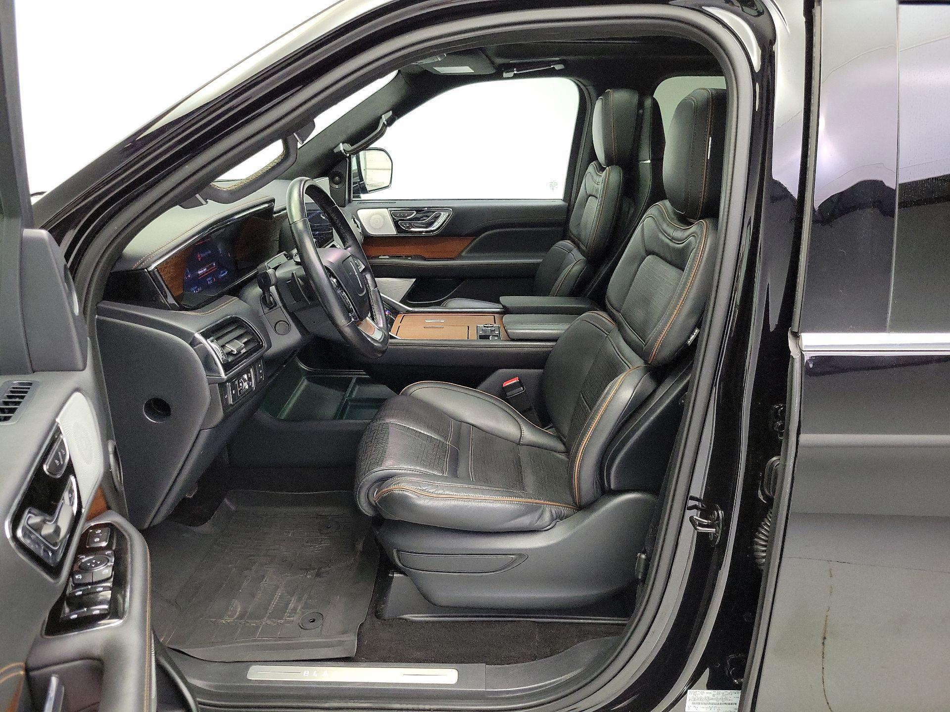 Thumbnail: 2023 Lincoln Navigator L - 11