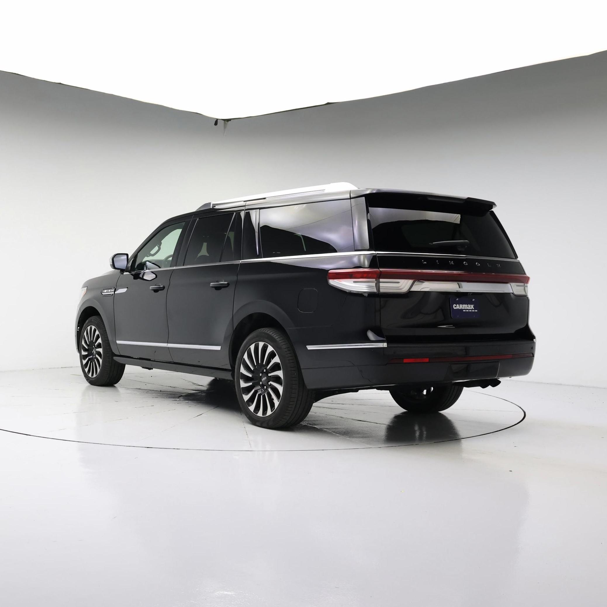 Thumbnail: 2023 Lincoln Navigator L - 2