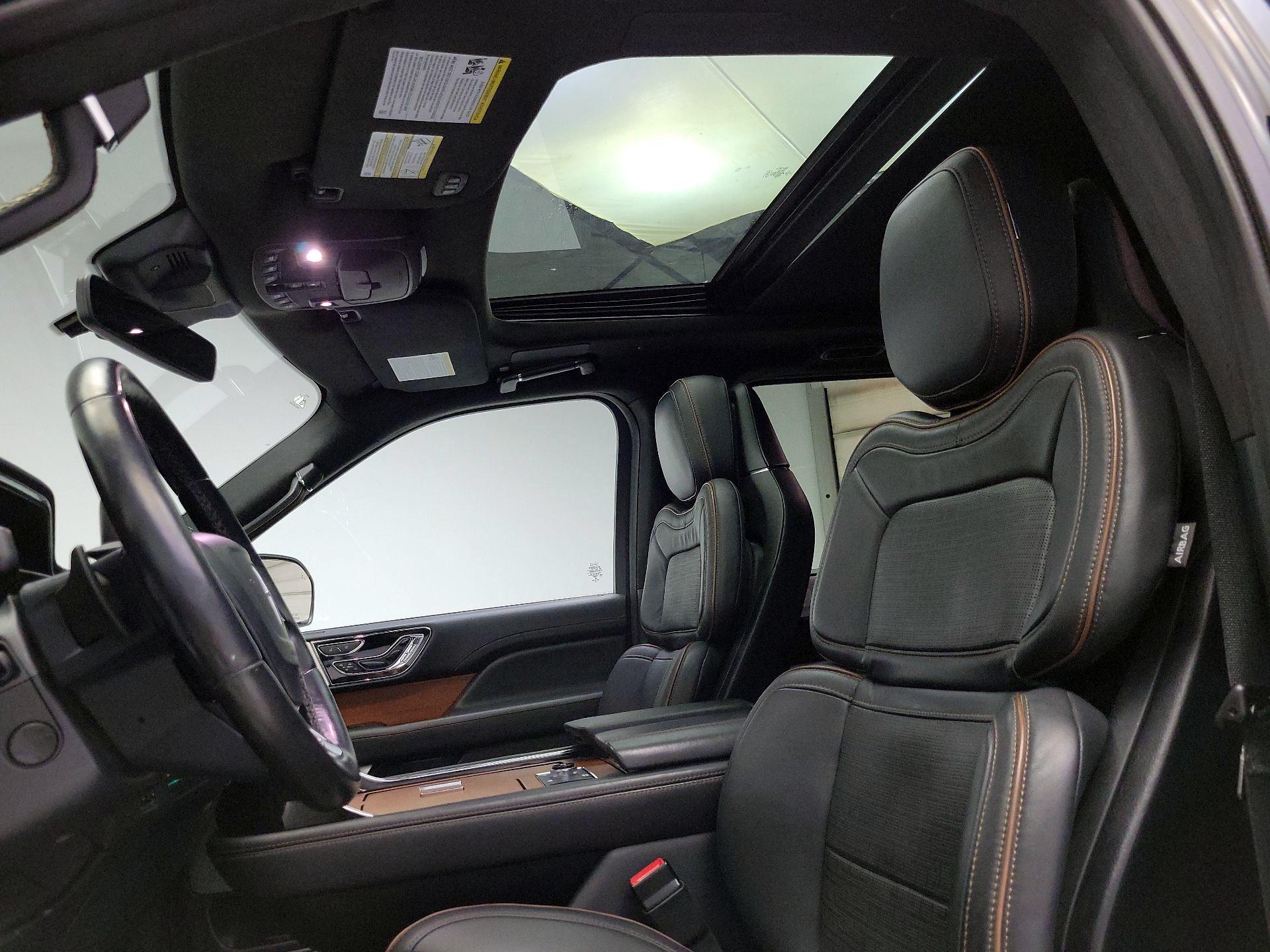 Thumbnail: 2023 Lincoln Navigator L - 20