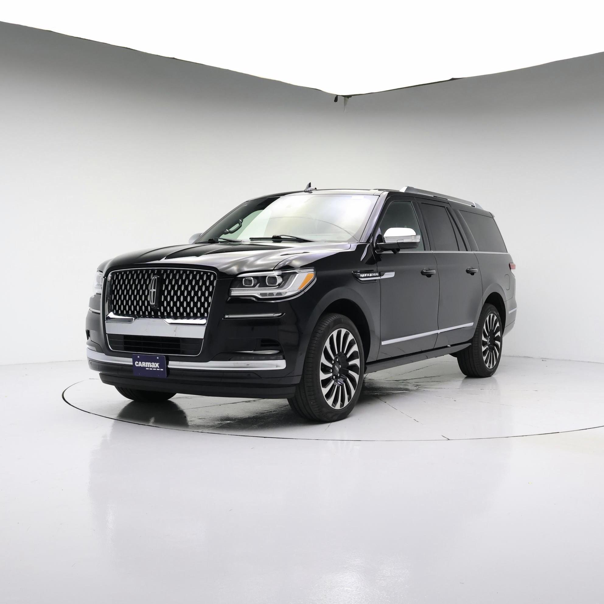 Thumbnail: 2023 Lincoln Navigator L - 4