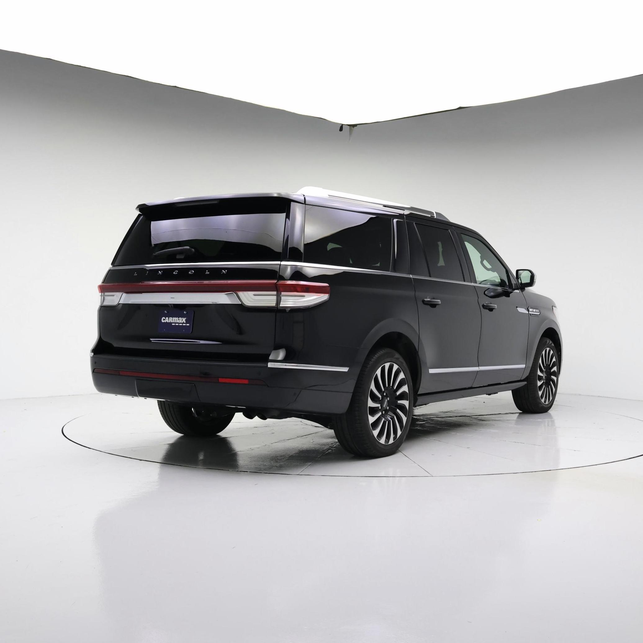 Thumbnail: 2023 Lincoln Navigator L - 8