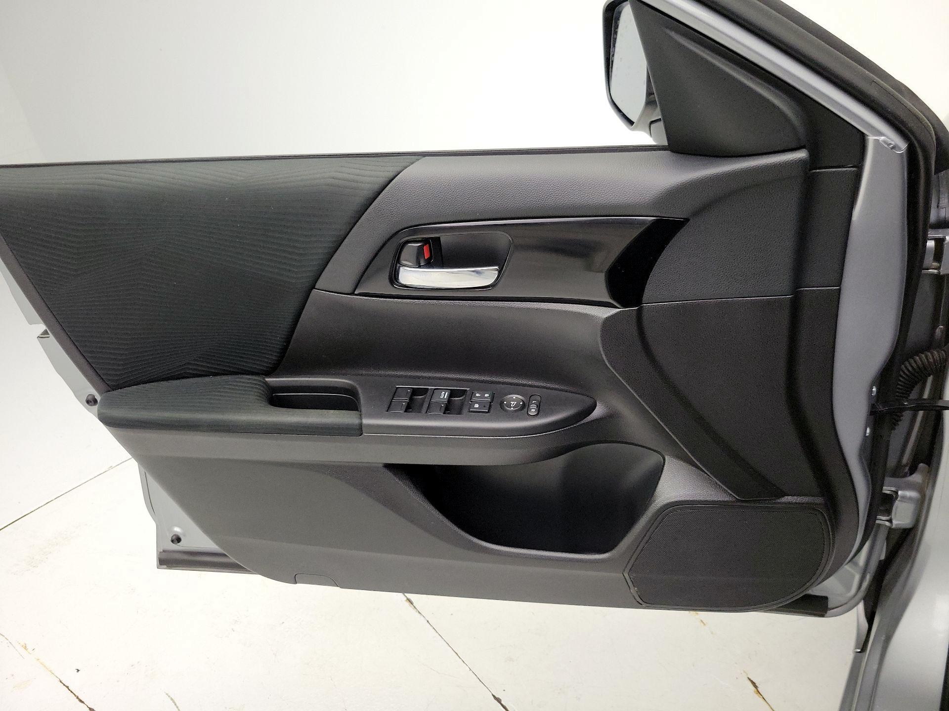 Thumbnail: 2016 Honda Accord - 12