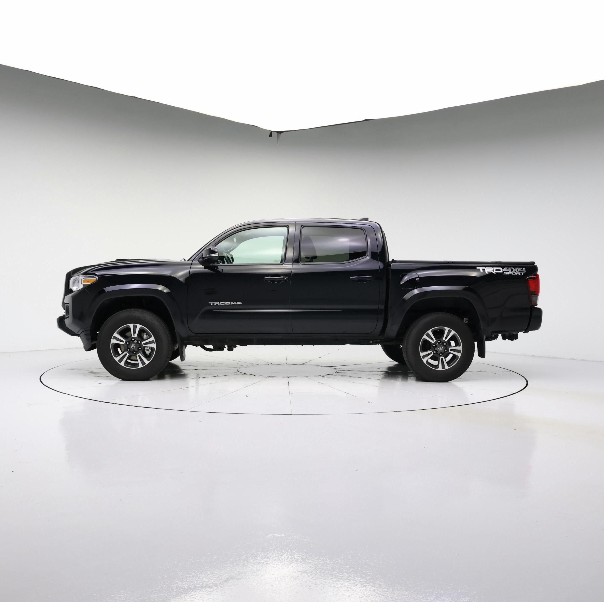 Thumbnail: 2018 Toyota Tacoma - 3
