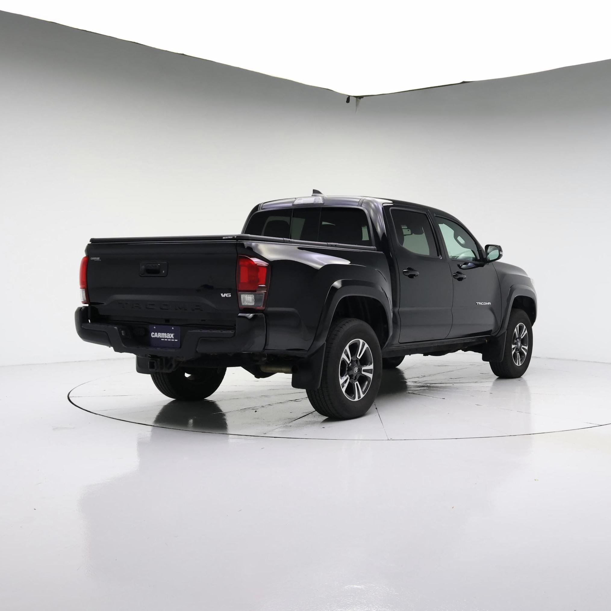 Thumbnail: 2018 Toyota Tacoma - 8