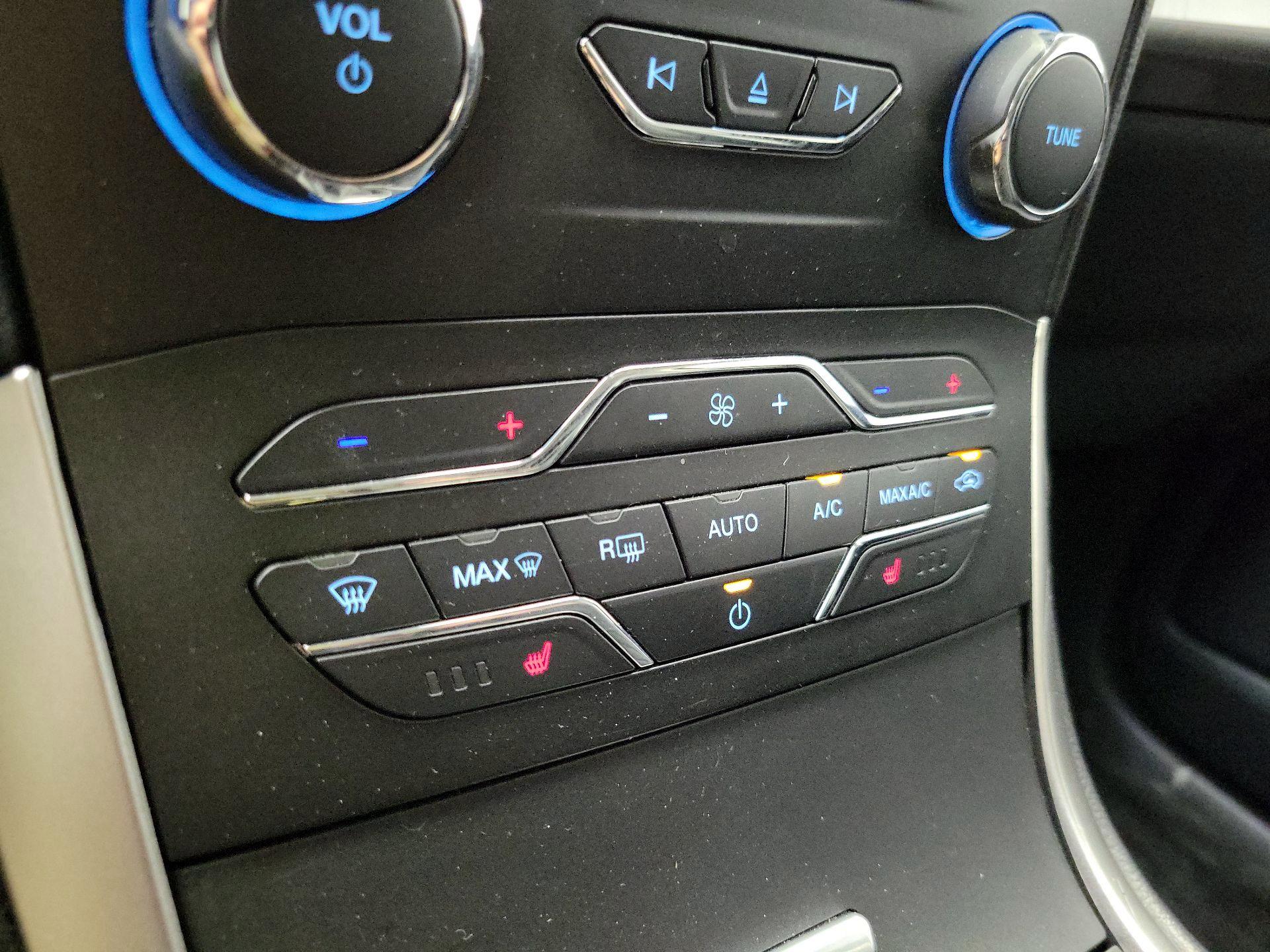 Thumbnail: 2018 Ford Edge - 17