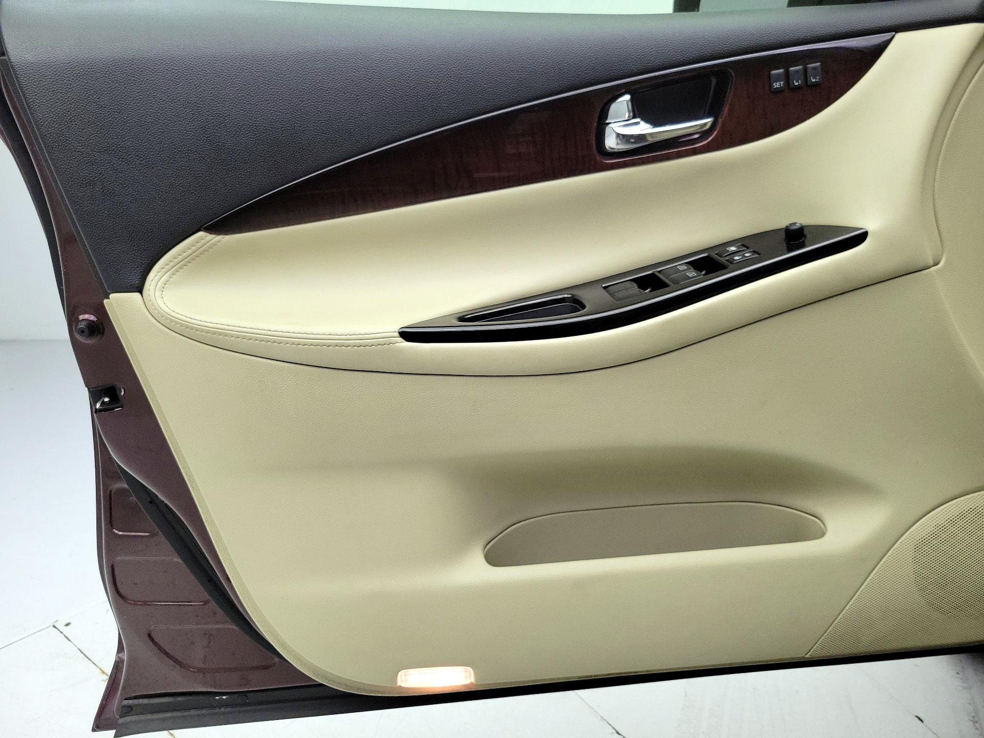 Thumbnail: 2016 INFINITI QX50 - 12