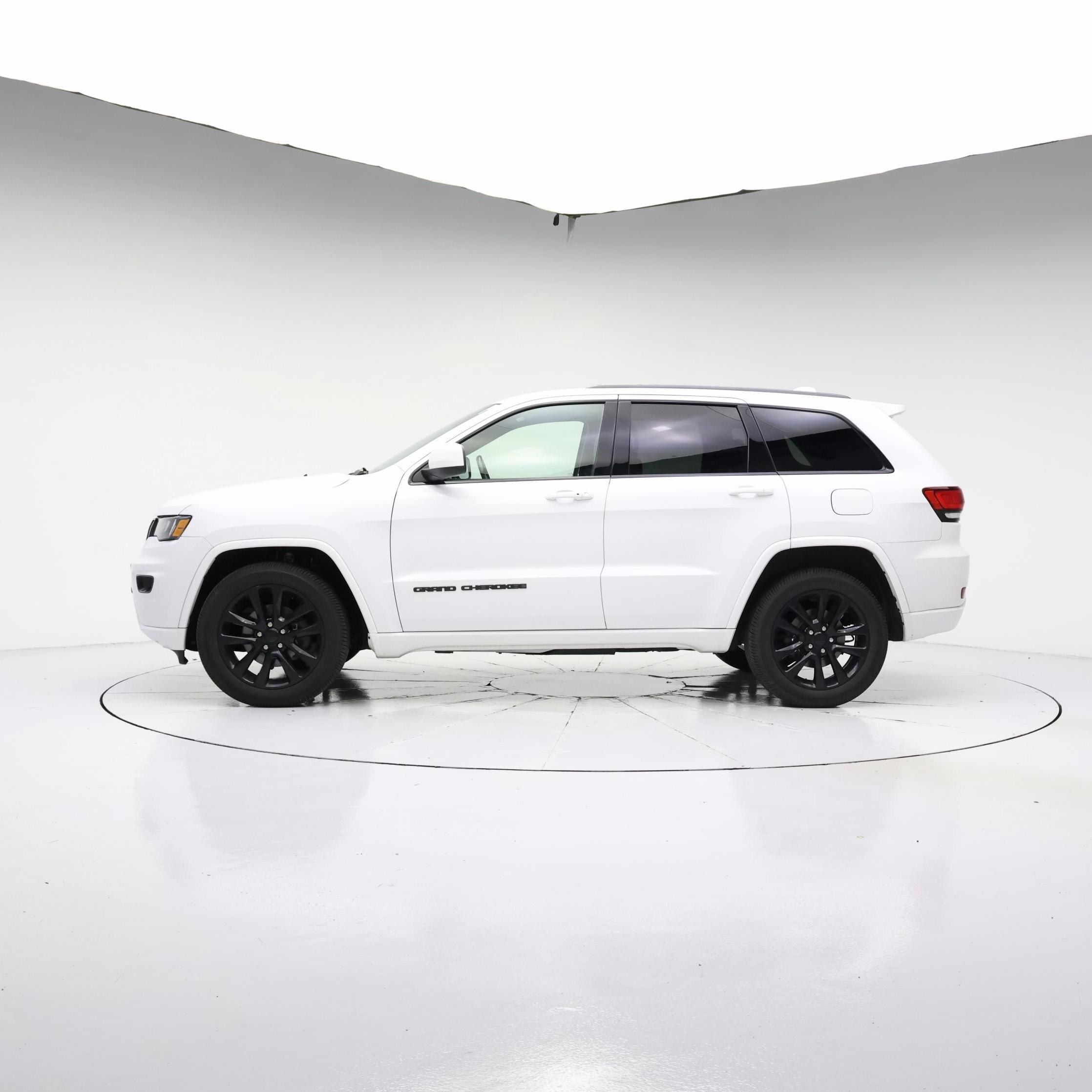 Thumbnail: 2020 Jeep Grand Cherokee - 3