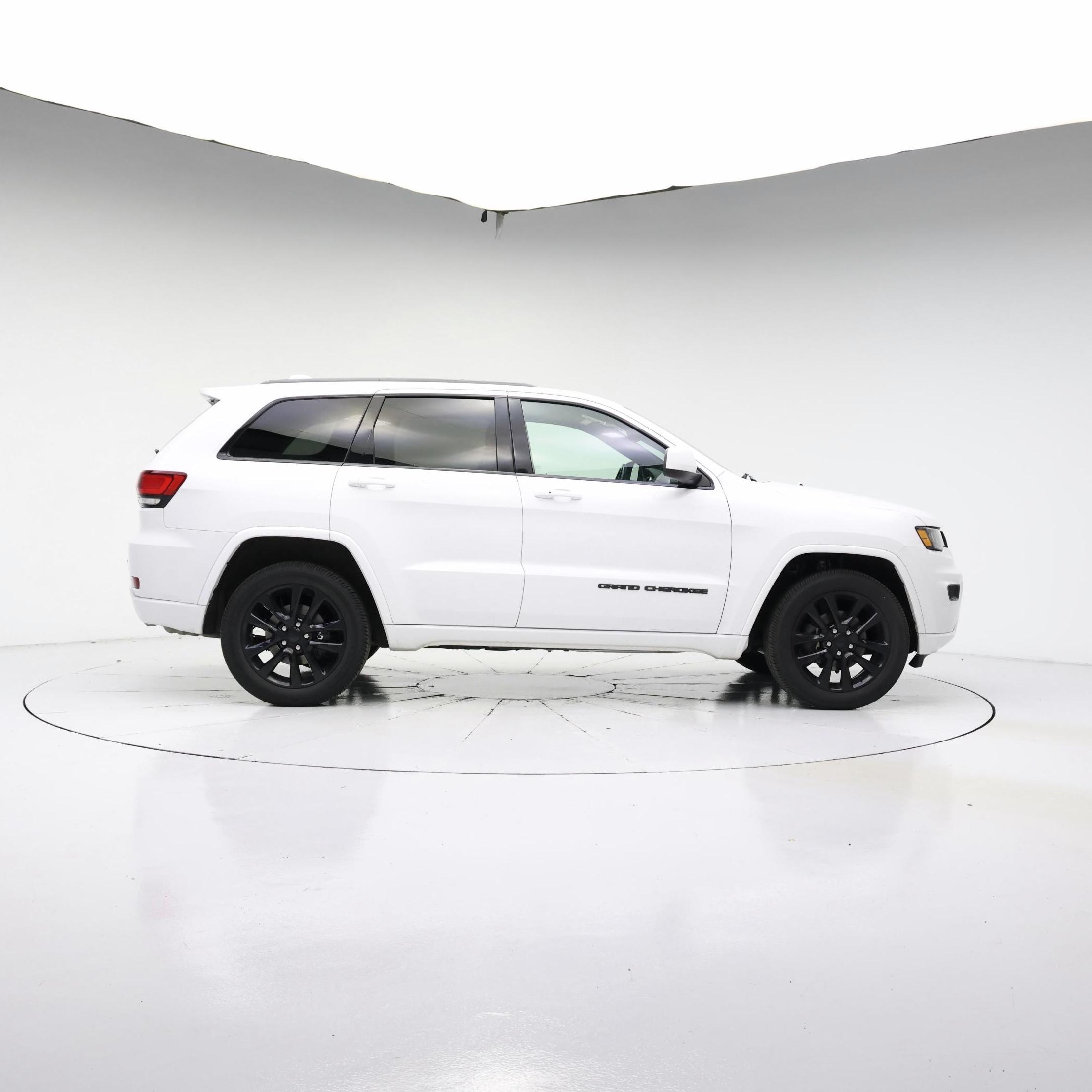 Thumbnail: 2020 Jeep Grand Cherokee - 7