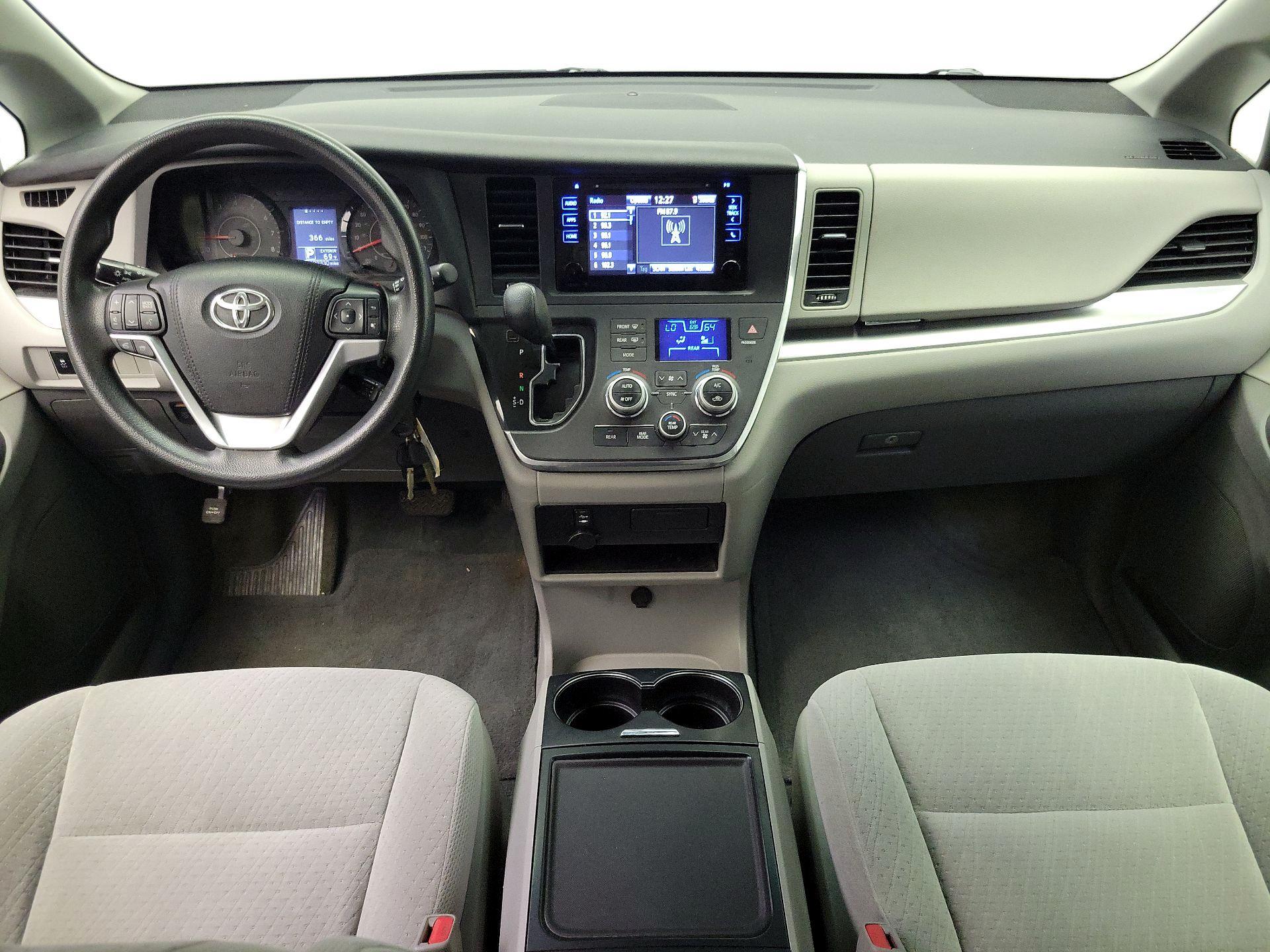 Thumbnail: 2015 Toyota Sienna - 9