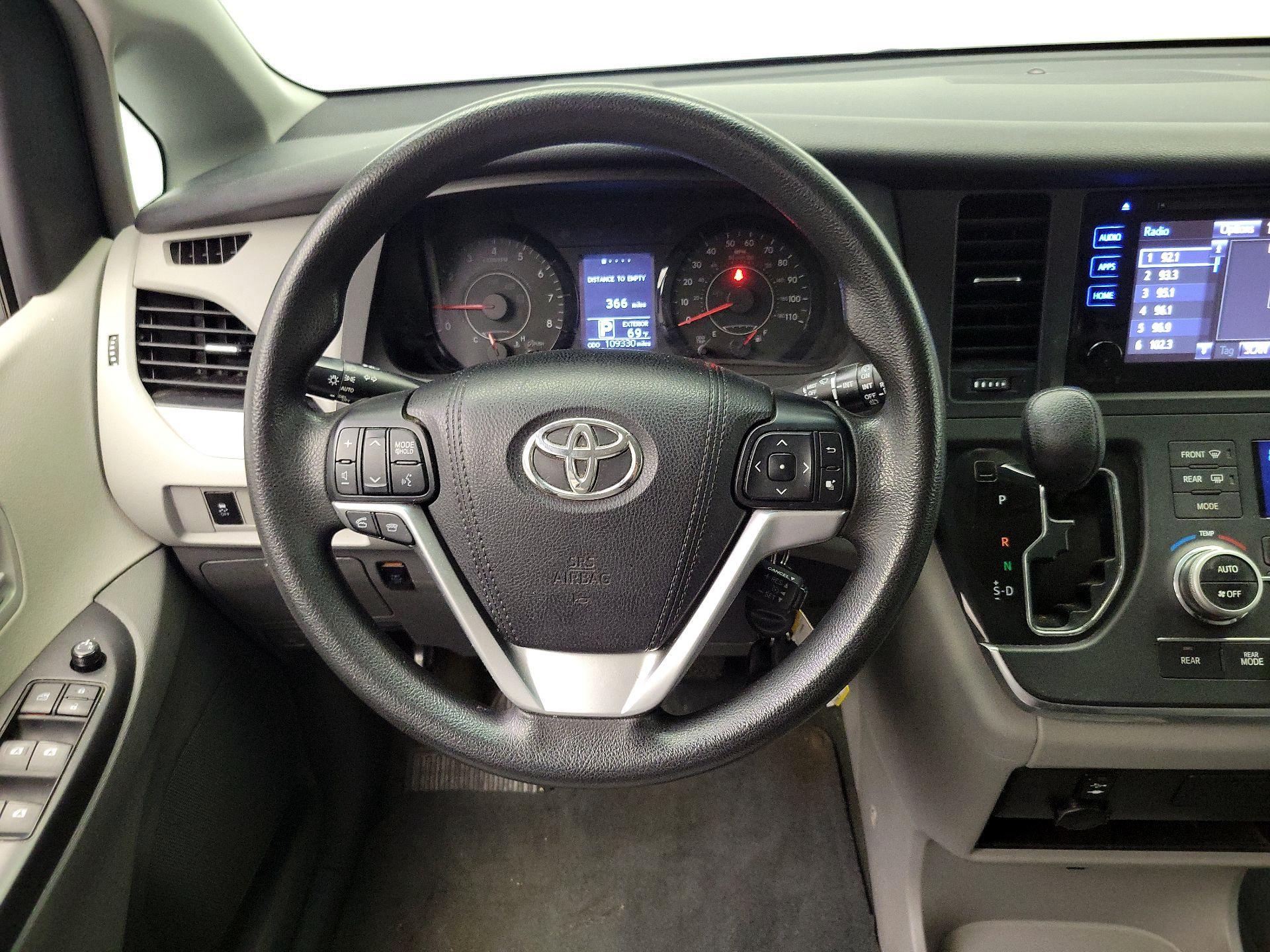Thumbnail: 2015 Toyota Sienna - 10