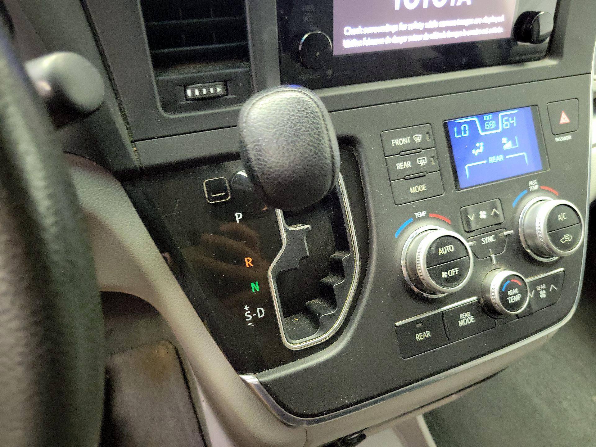 Thumbnail: 2015 Toyota Sienna - 16