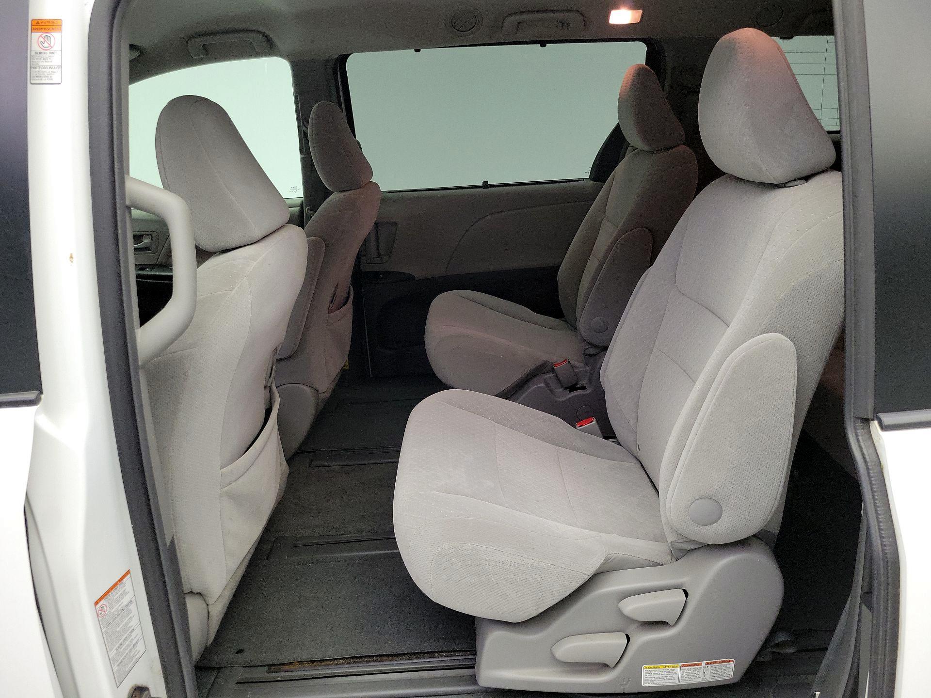 Thumbnail: 2015 Toyota Sienna - 18