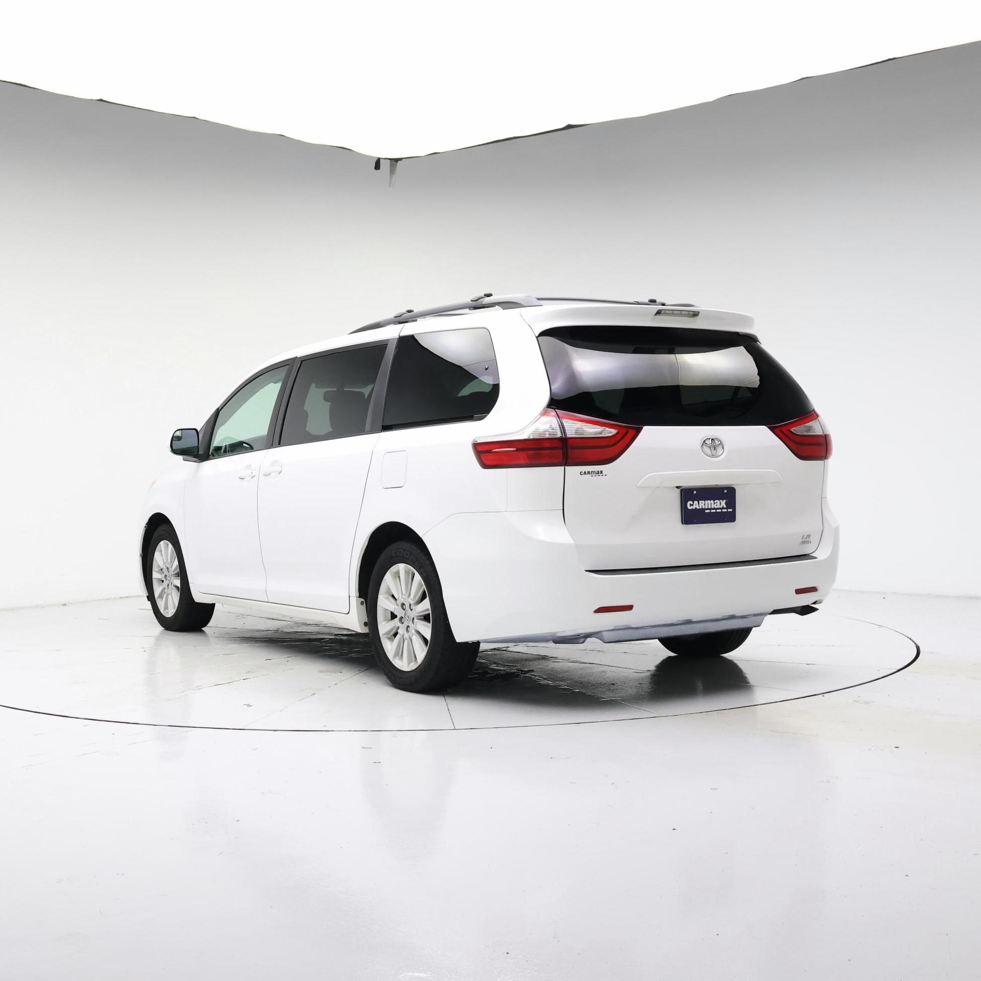 Thumbnail: 2015 Toyota Sienna - 2