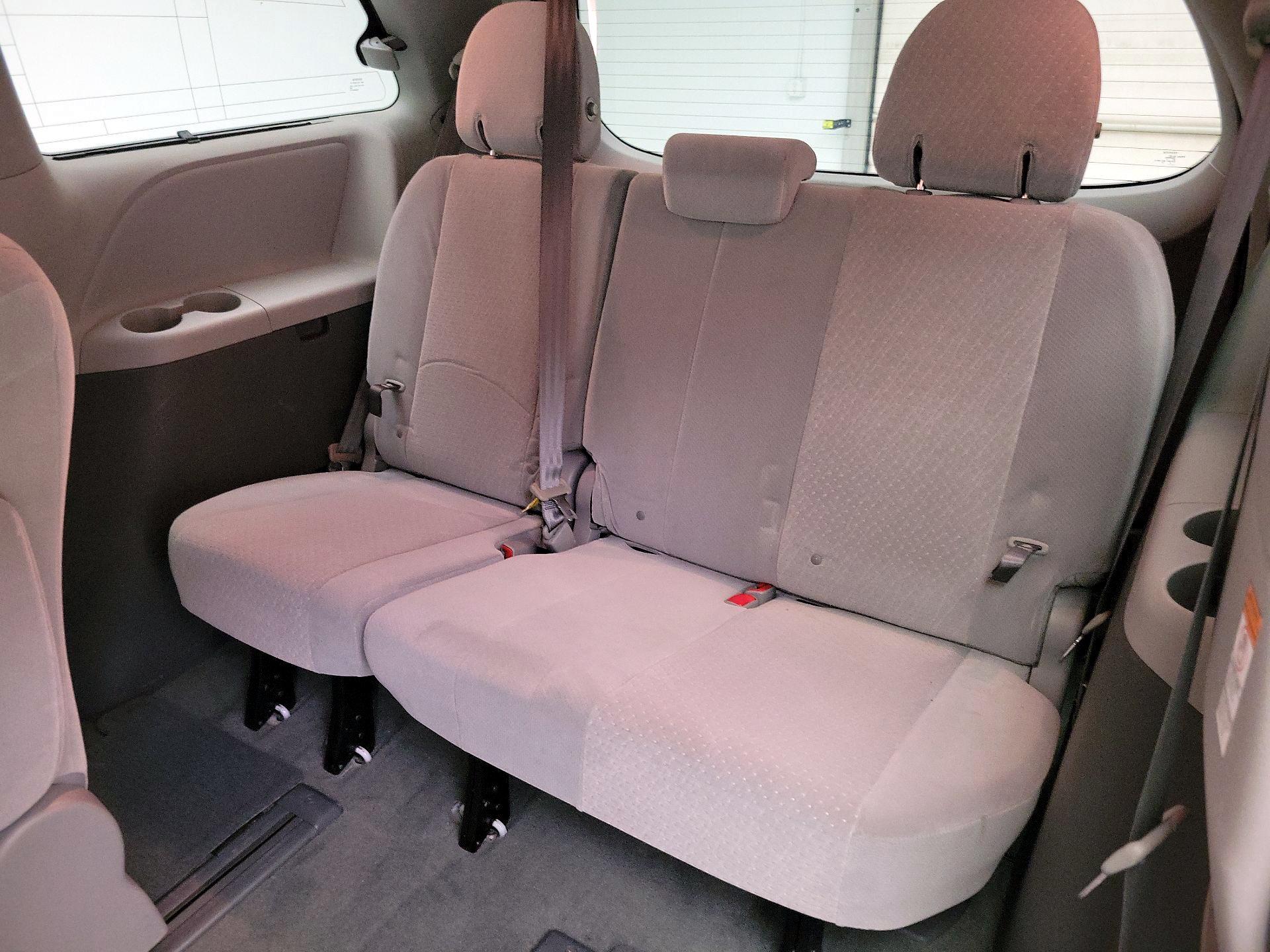 Thumbnail: 2015 Toyota Sienna - 19