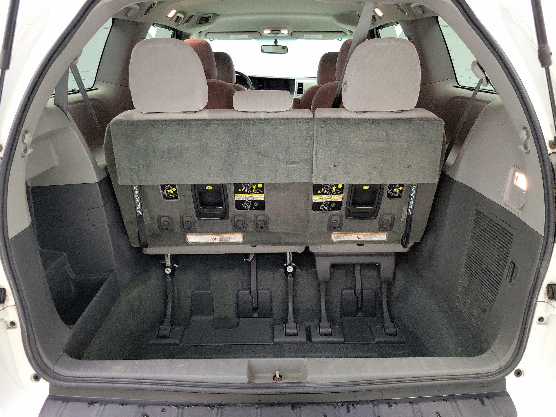Thumbnail: 2015 Toyota Sienna - 20