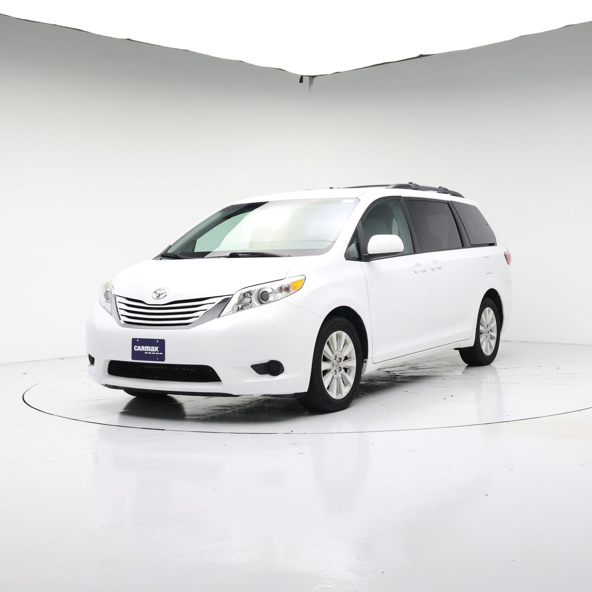 Thumbnail: 2015 Toyota Sienna - 4