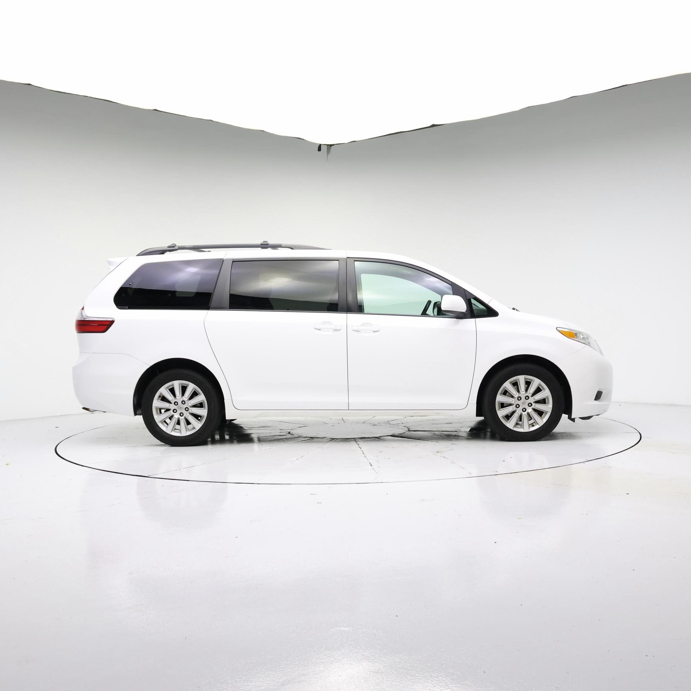 Thumbnail: 2015 Toyota Sienna - 7