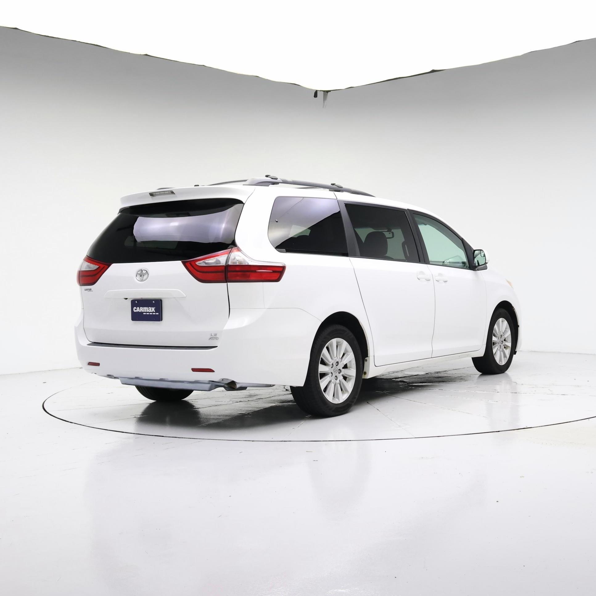 Thumbnail: 2015 Toyota Sienna - 8