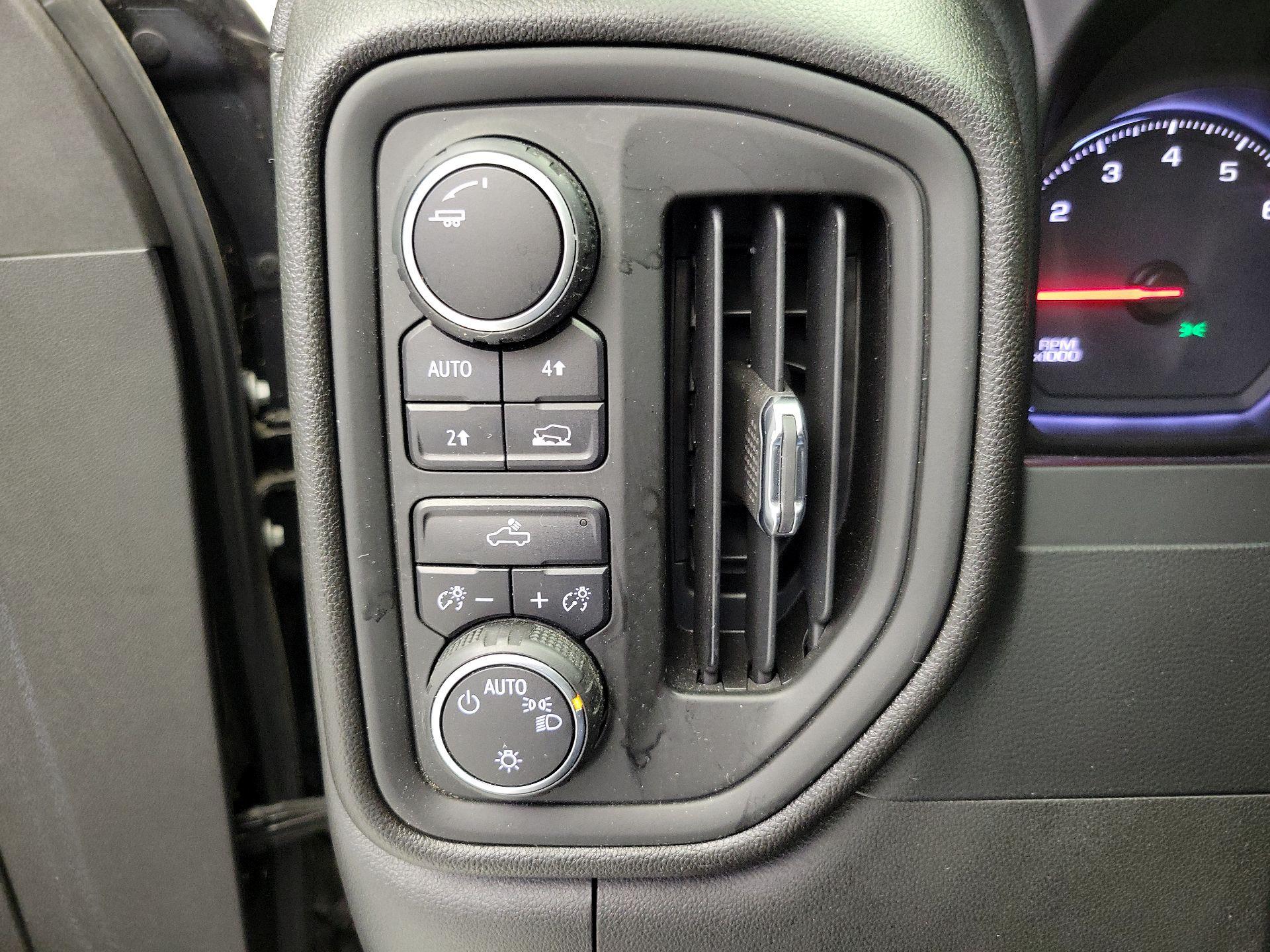 Thumbnail: 2019 Chevrolet Silverado 1500 - 13