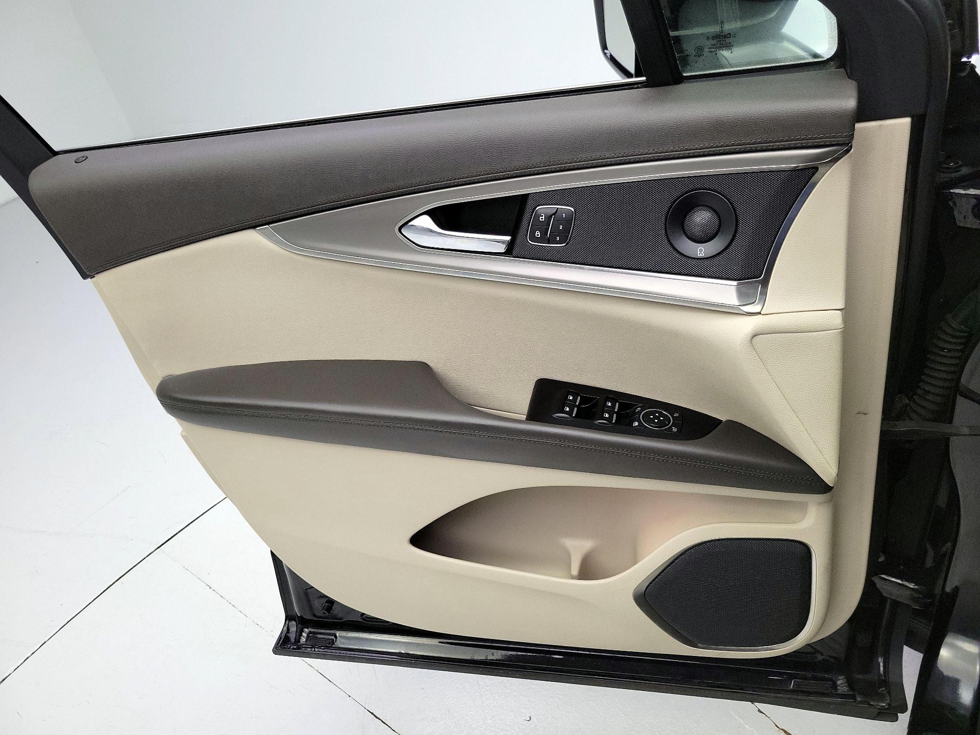 Thumbnail: 2019 Lincoln Nautilus - 12