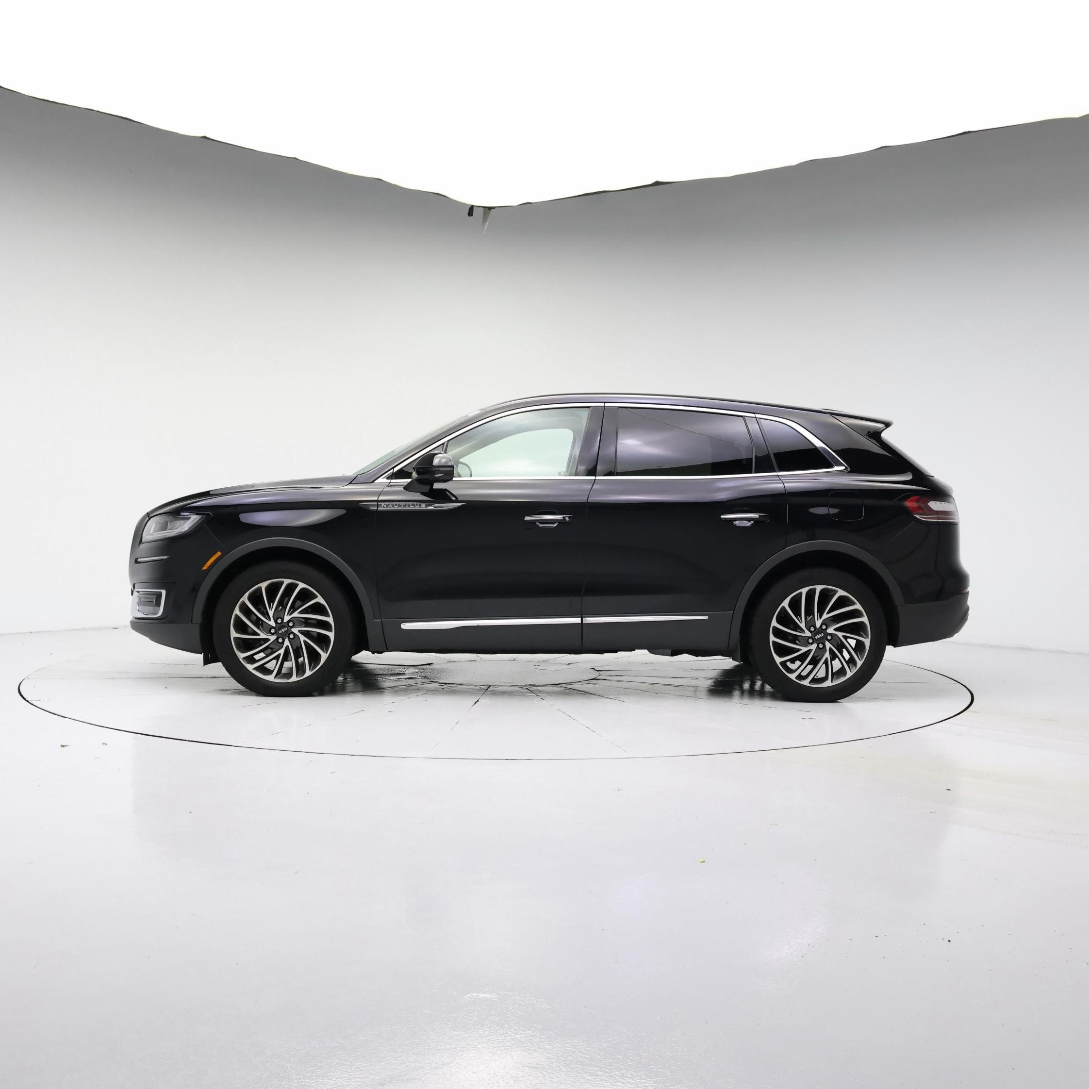 Thumbnail: 2019 Lincoln Nautilus - 3