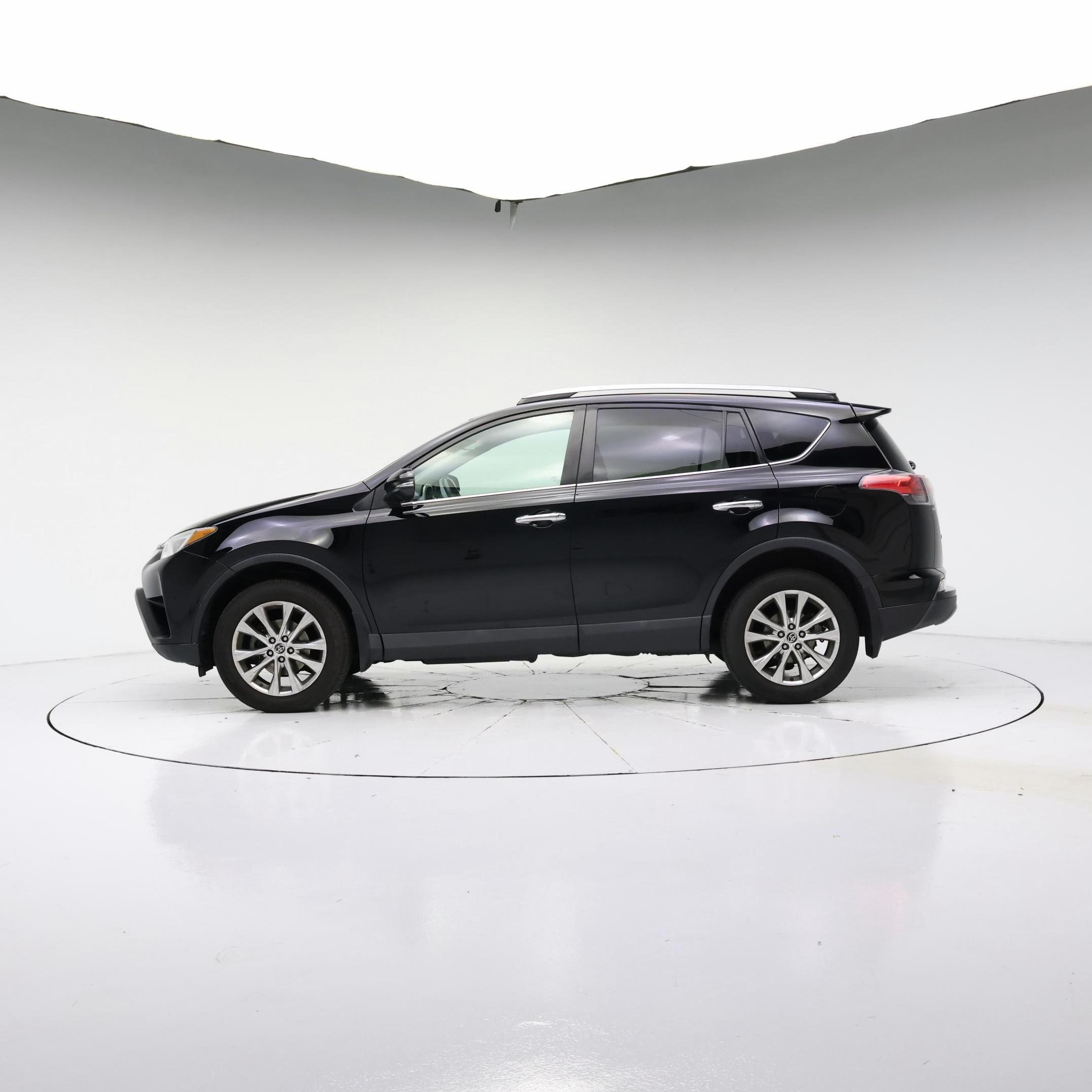 Thumbnail: 2017 Toyota RAV4 - 3