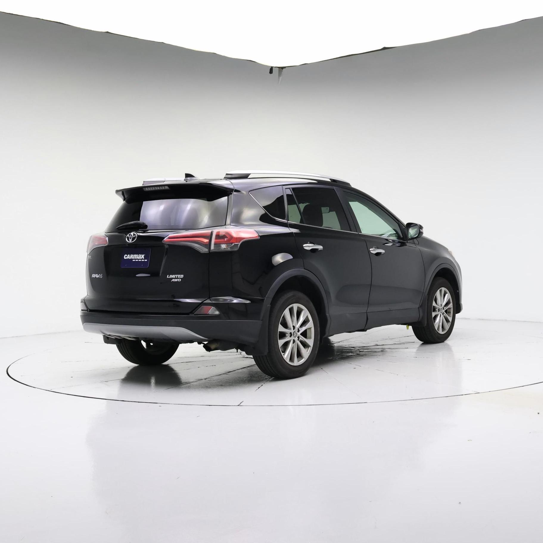Thumbnail: 2017 Toyota RAV4 - 8