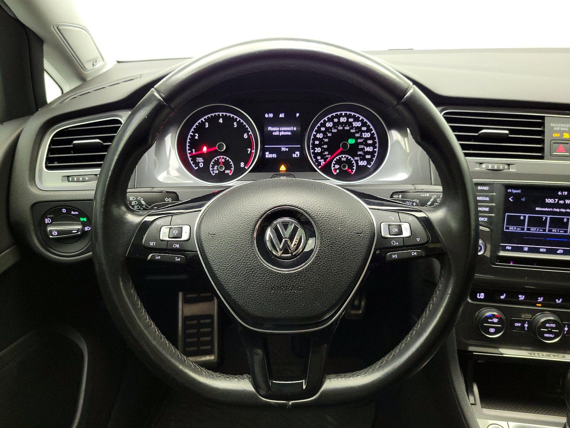 Thumbnail: 2017 Volkswagen Golf - 10