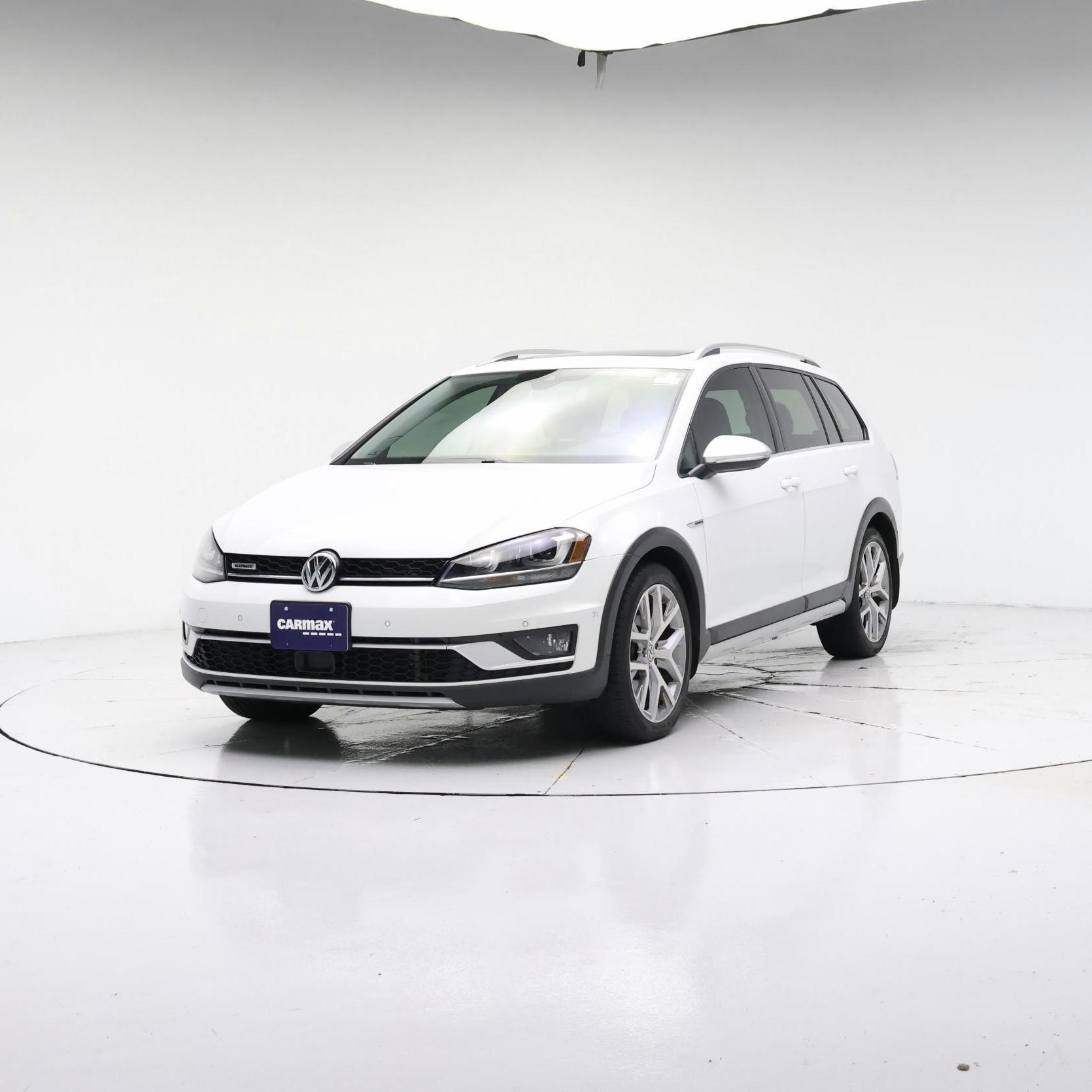 Thumbnail: 2017 Volkswagen Golf - 4