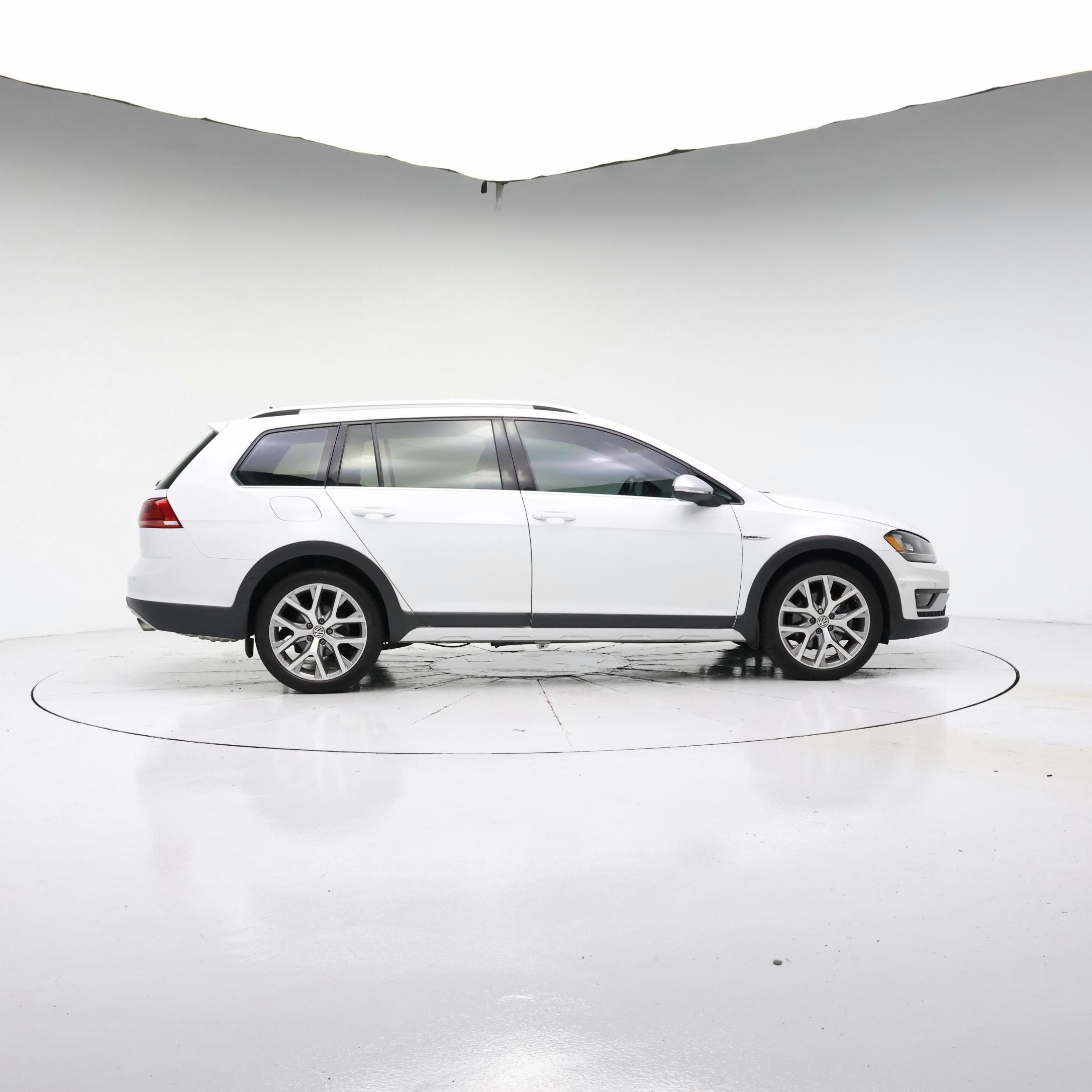 Thumbnail: 2017 Volkswagen Golf - 7